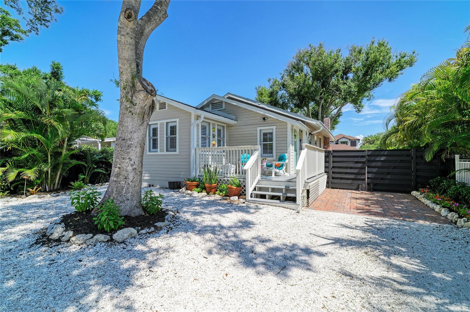 LA LINDA TERRACE - Residential