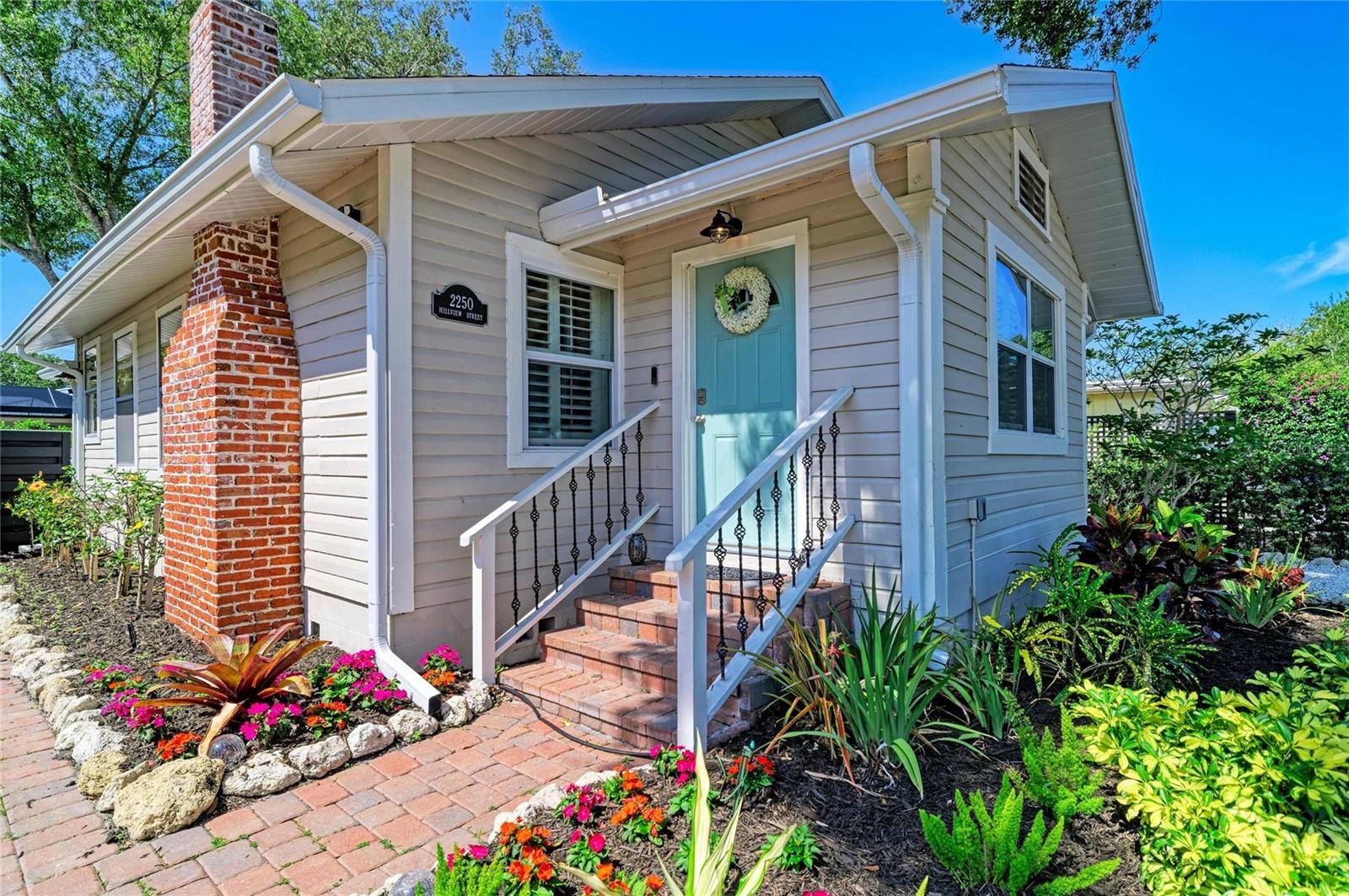 LA LINDA TERRACE - Residential
