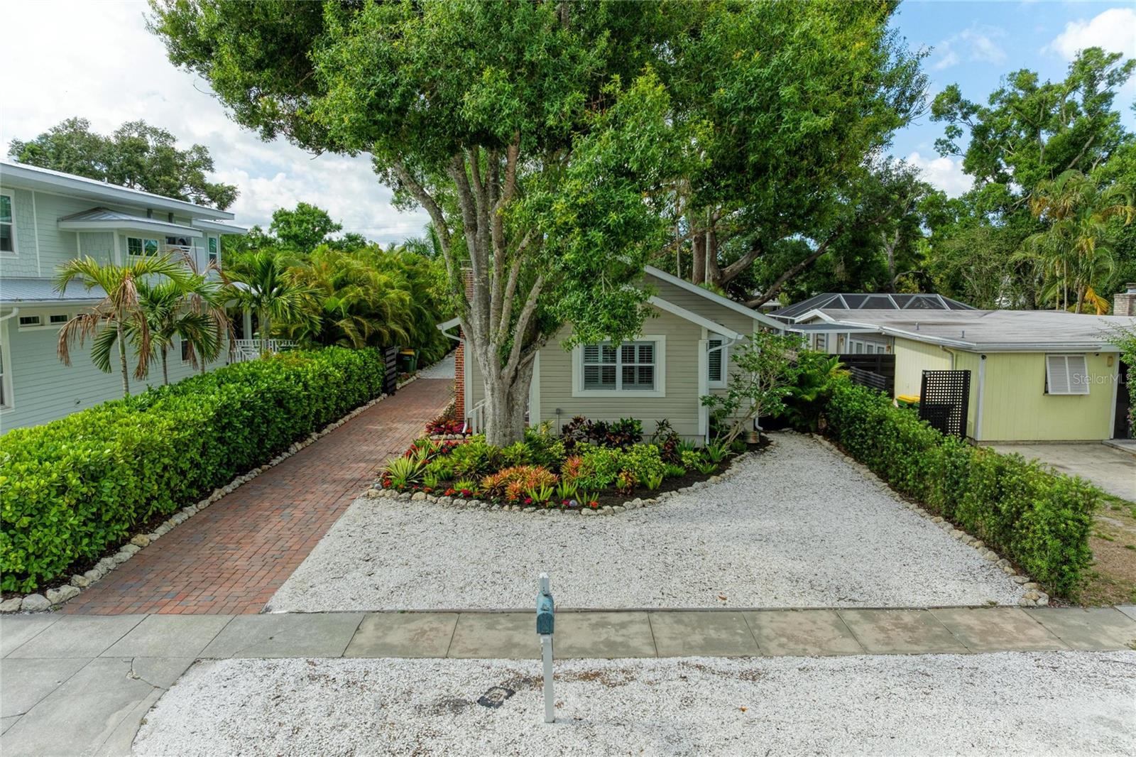 LA LINDA TERRACE - Residential