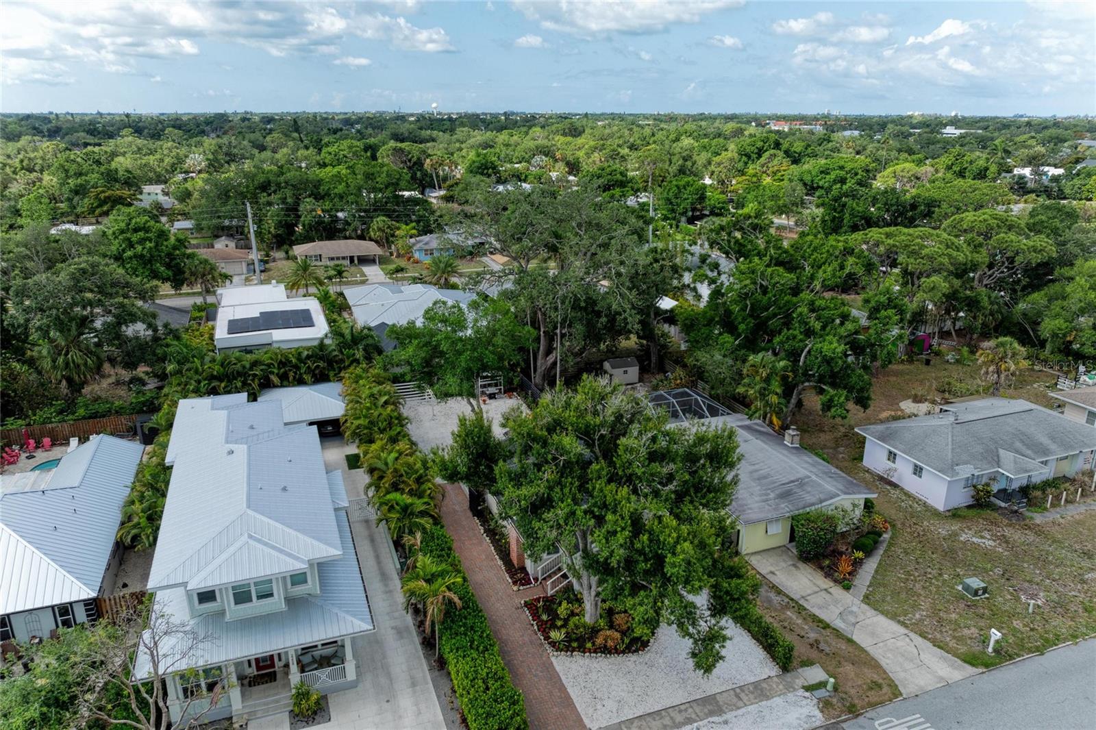 LA LINDA TERRACE - Residential