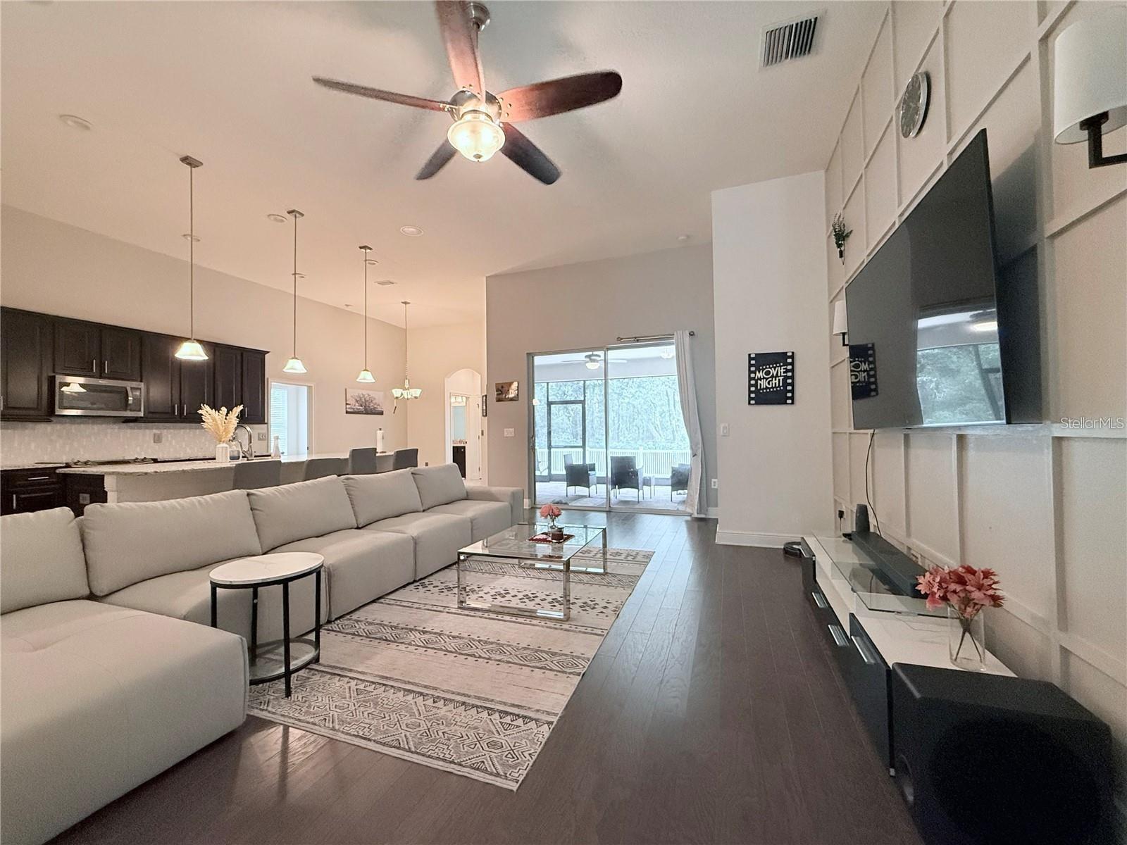 OAK CRK A-D PH 03 - Residential Lease
