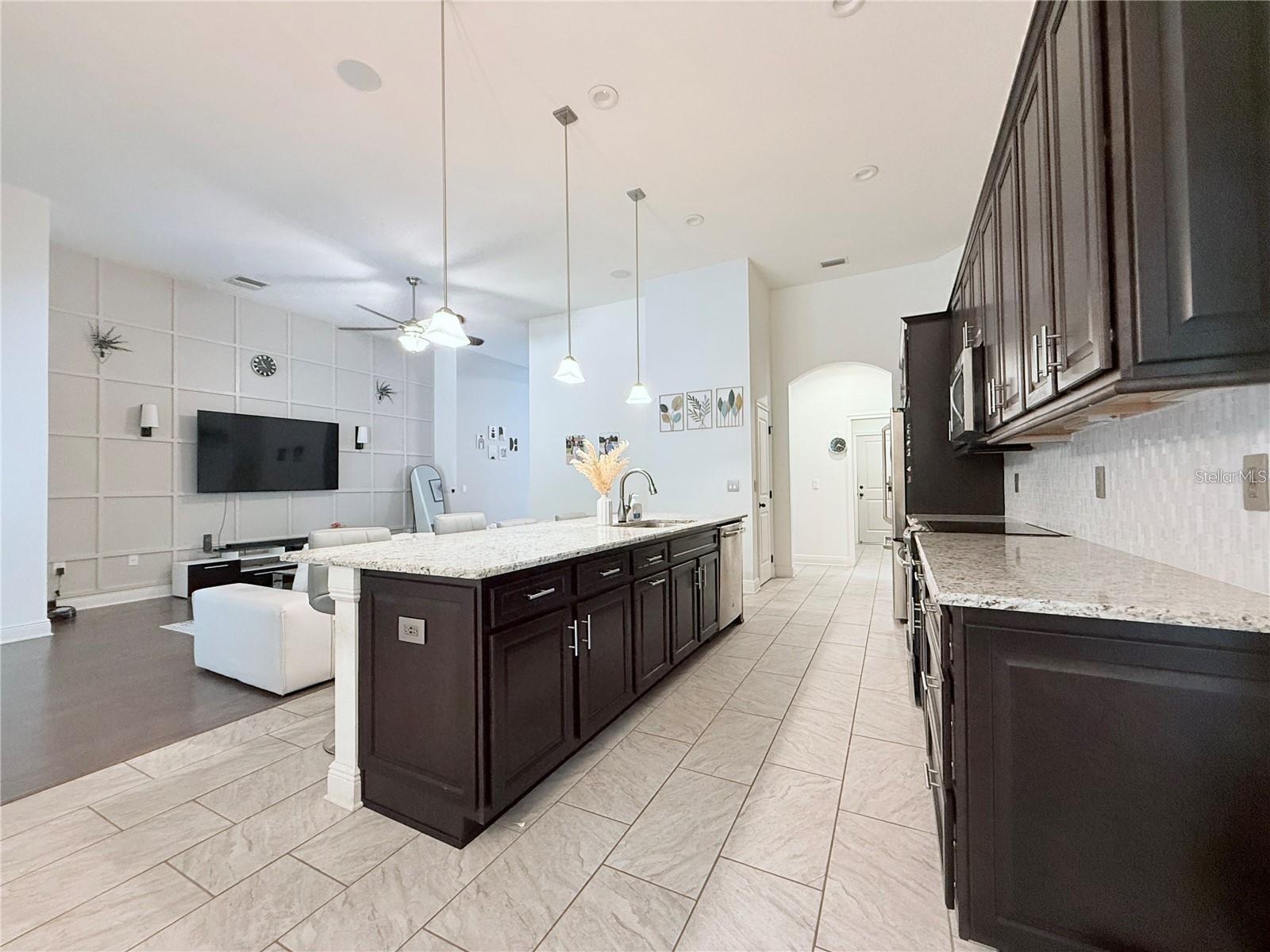 OAK CRK A-D PH 03 - Residential Lease