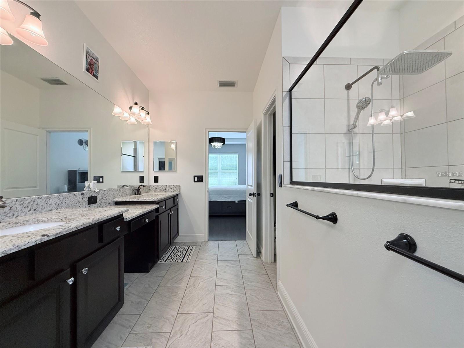 OAK CRK A-D PH 03 - Residential Lease