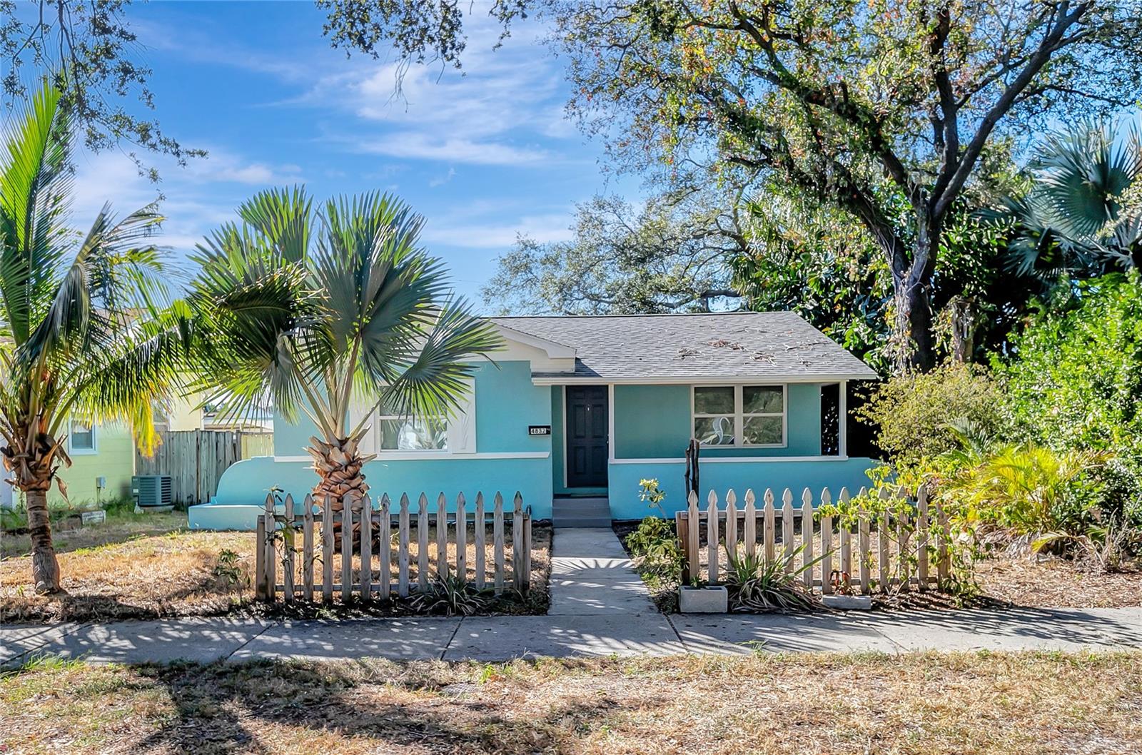 *** WELL CARED FOR WITH MANY RECENT UPDATES FOR THIS 3 BED 1 BATH 1 CAR GARAGE SOLID BLOCK HOME *** FRESH PAINT INSIDE & OUT, NEW FLOORING, NEW KITCHEN WITH QUARTZ COUNTERTOPS & APPLIANCE PACKAGE *** ROOF & AC 3 YEARS OLD *** CLOSE TO DOWNTOWN, INTERSTATE, BEACHES & ALL THAT FLORIDA HAS TO OFFER. COME CHECK THIS OUT TODAY. CASH CONV VA OR FHA WORKS.