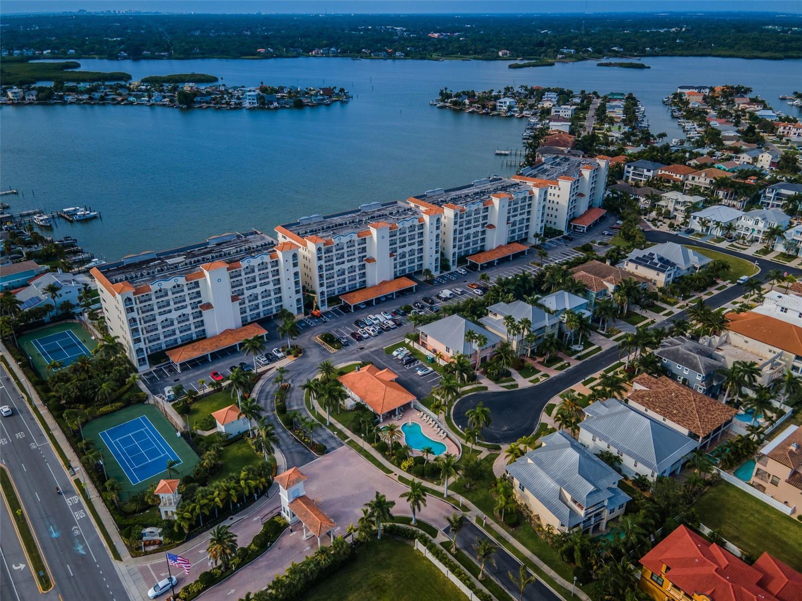 LAS FLORES CONDO - Residential