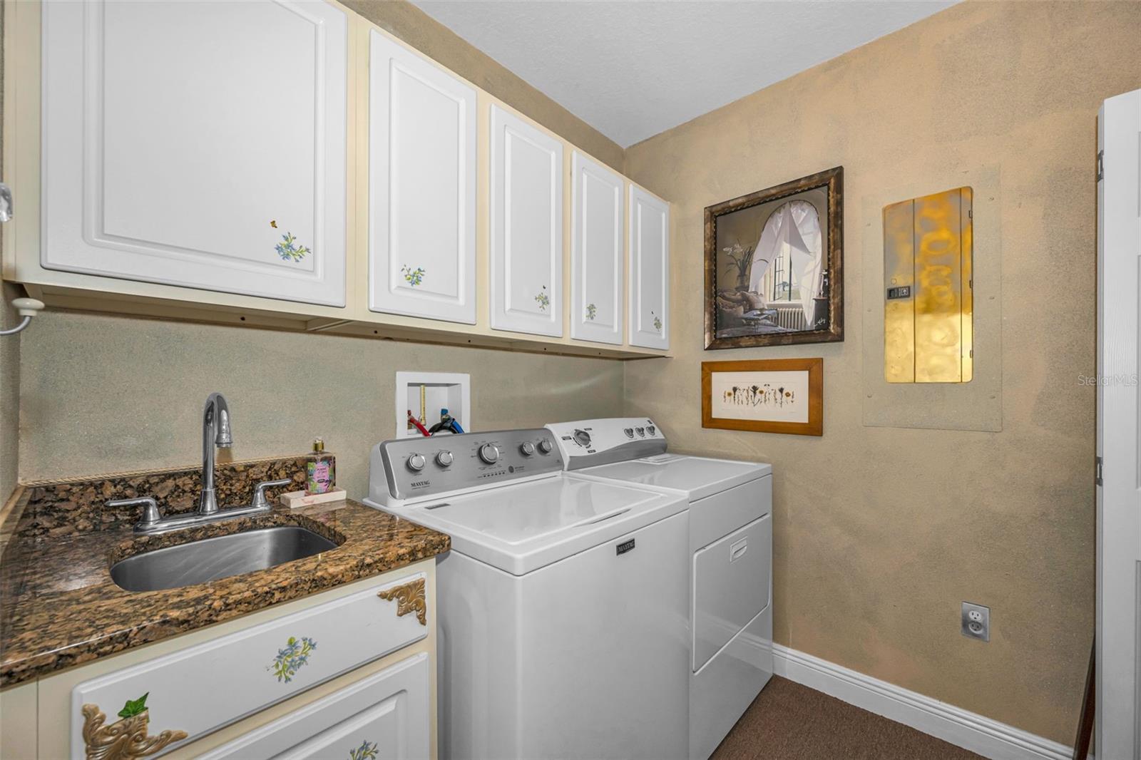 LAS FLORES CONDO - Residential