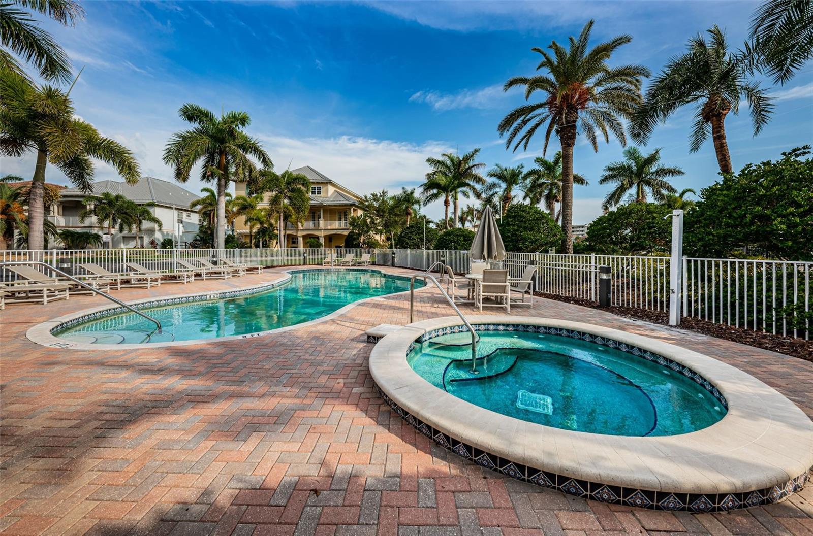 LAS FLORES CONDO - Residential