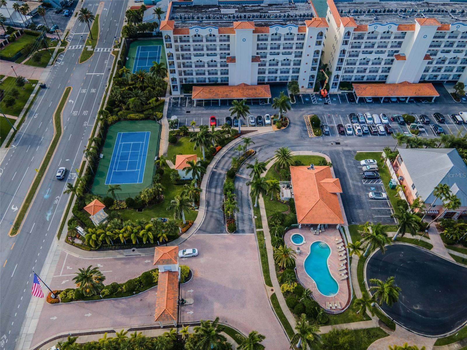 LAS FLORES CONDO - Residential