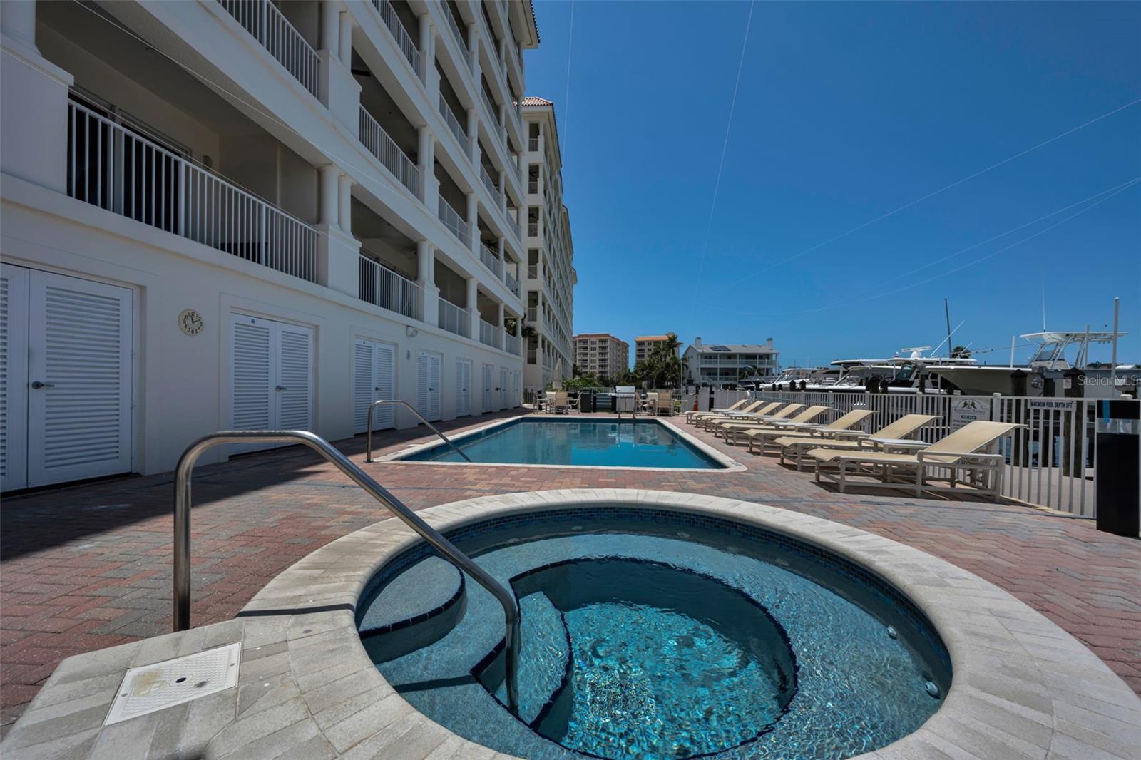 LAS FLORES CONDO - Residential