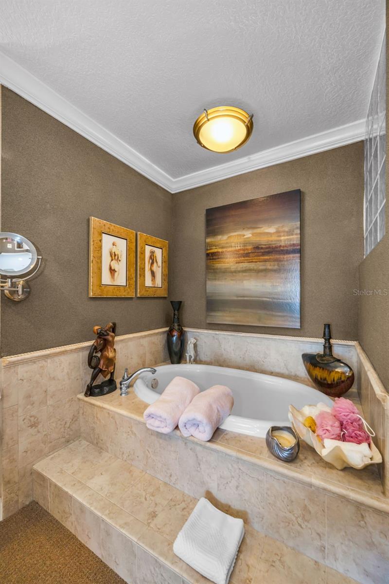 LAS FLORES CONDO - Residential