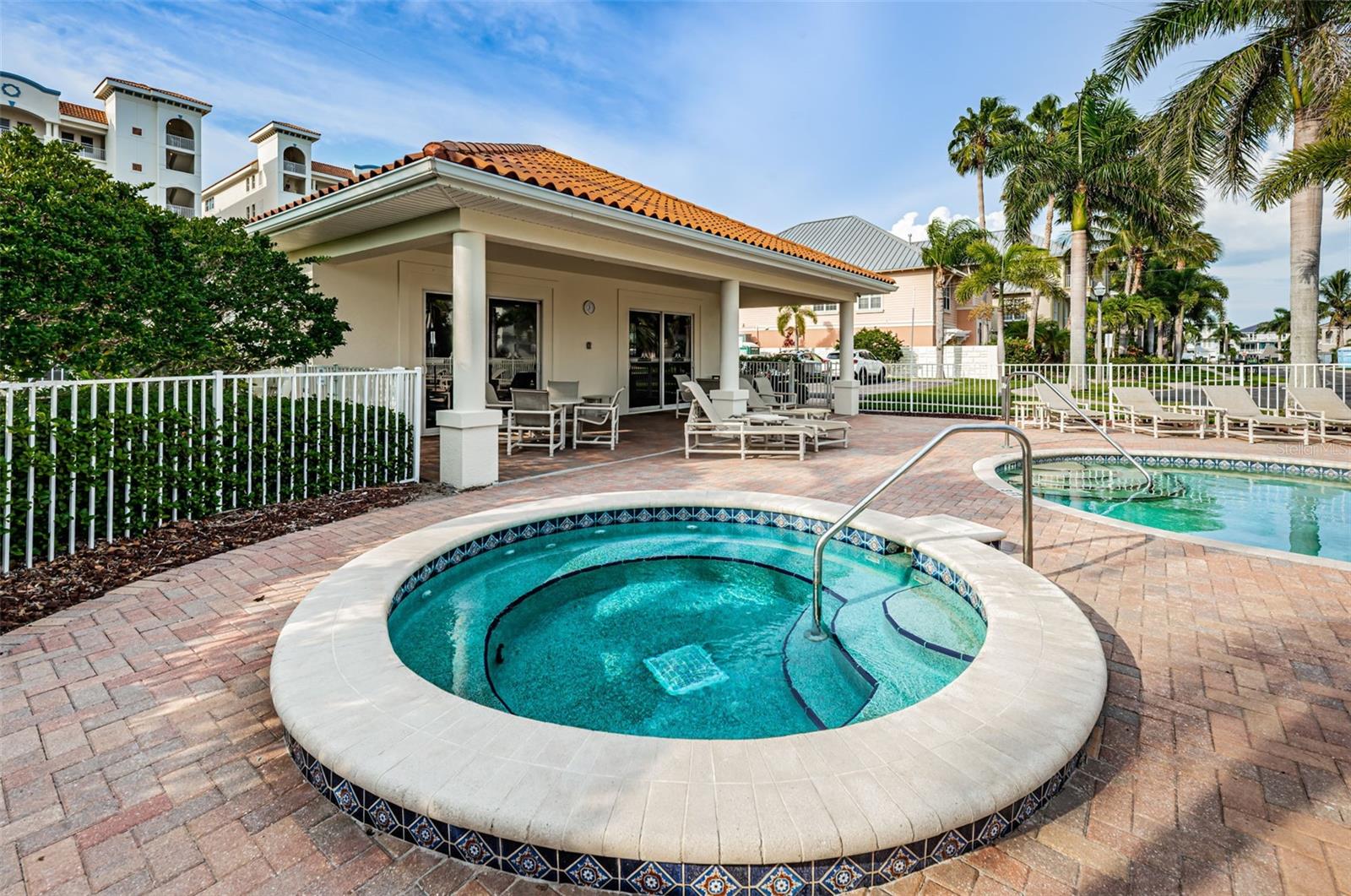 LAS FLORES CONDO - Residential