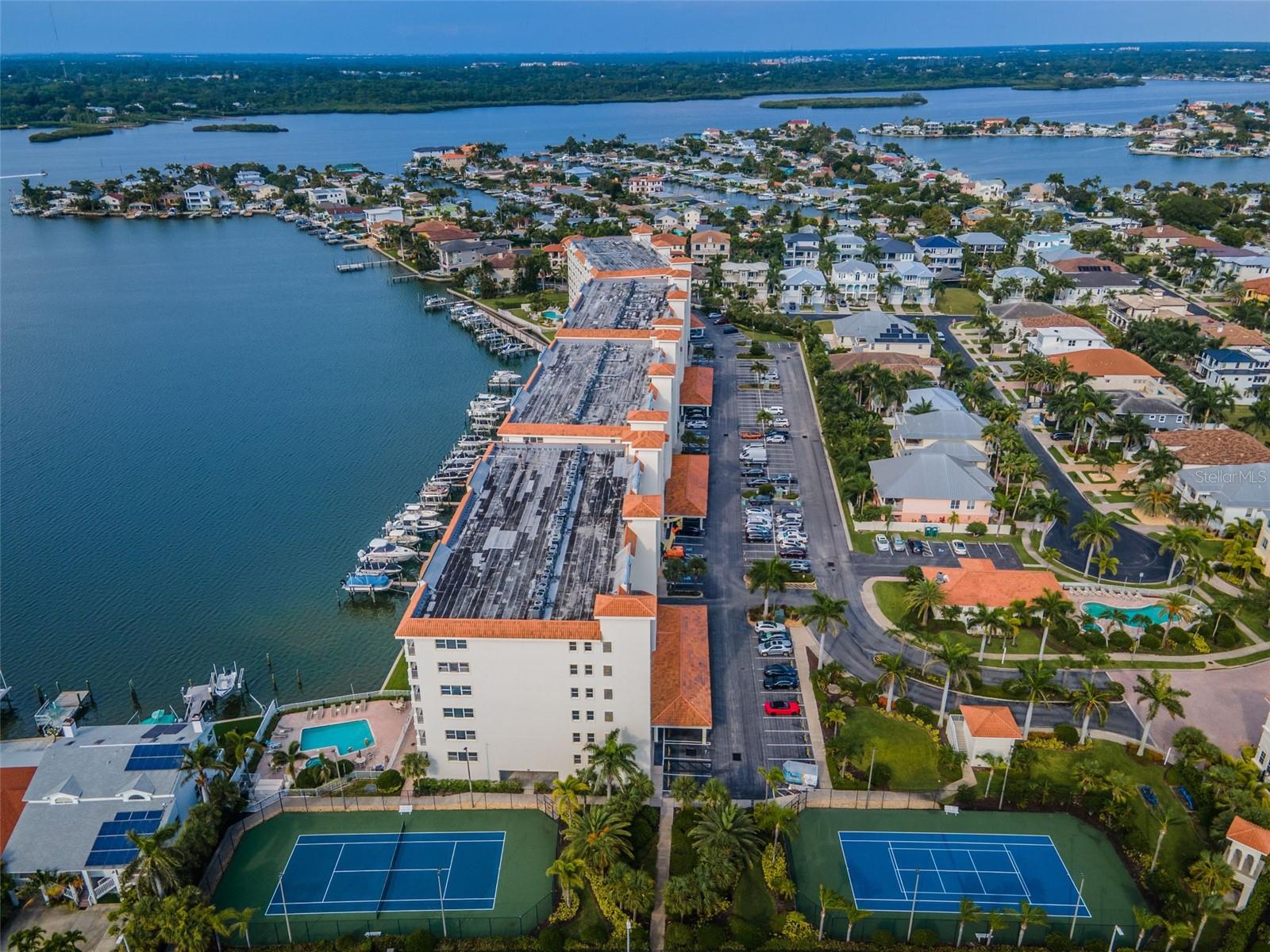 LAS FLORES CONDO - Residential
