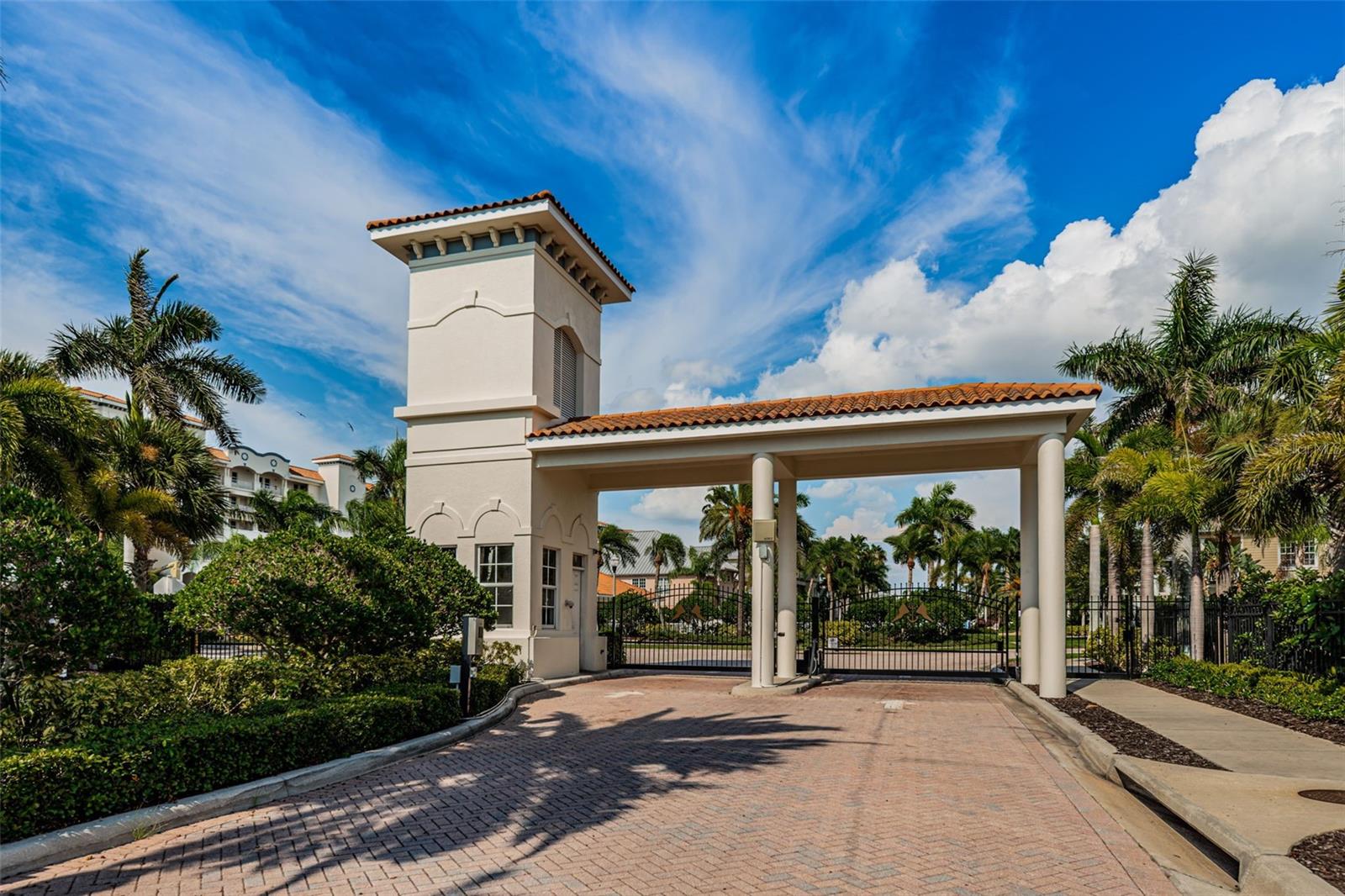 LAS FLORES CONDO - Residential