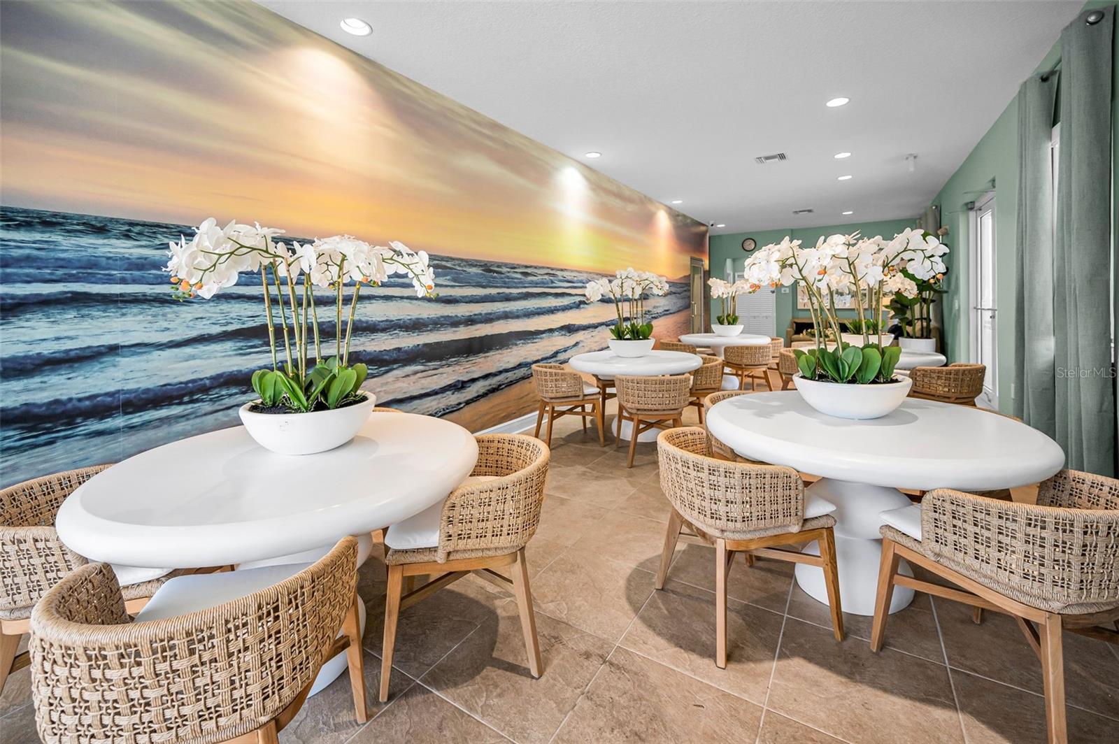 LAS FLORES CONDO - Residential