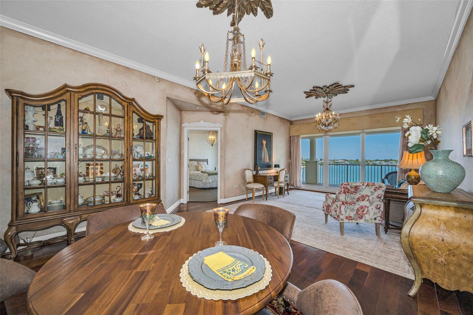 LAS FLORES CONDO - Residential