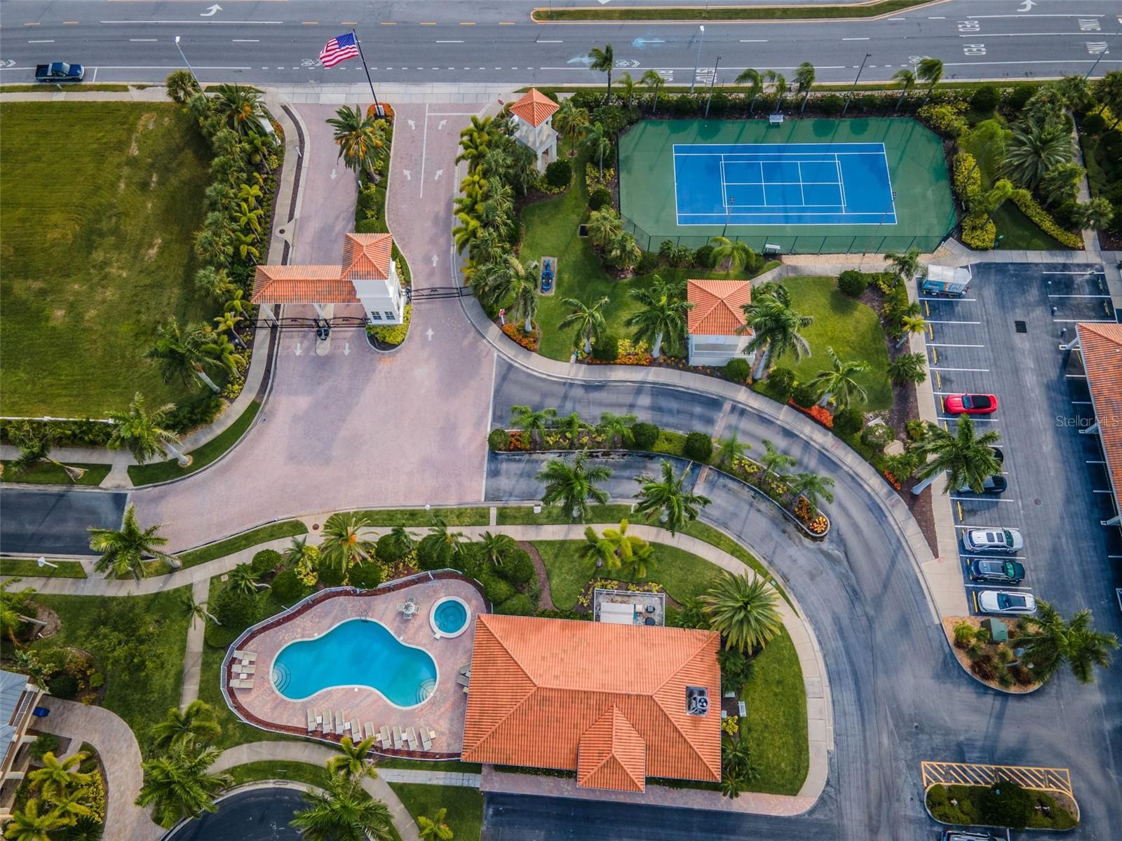LAS FLORES CONDO - Residential