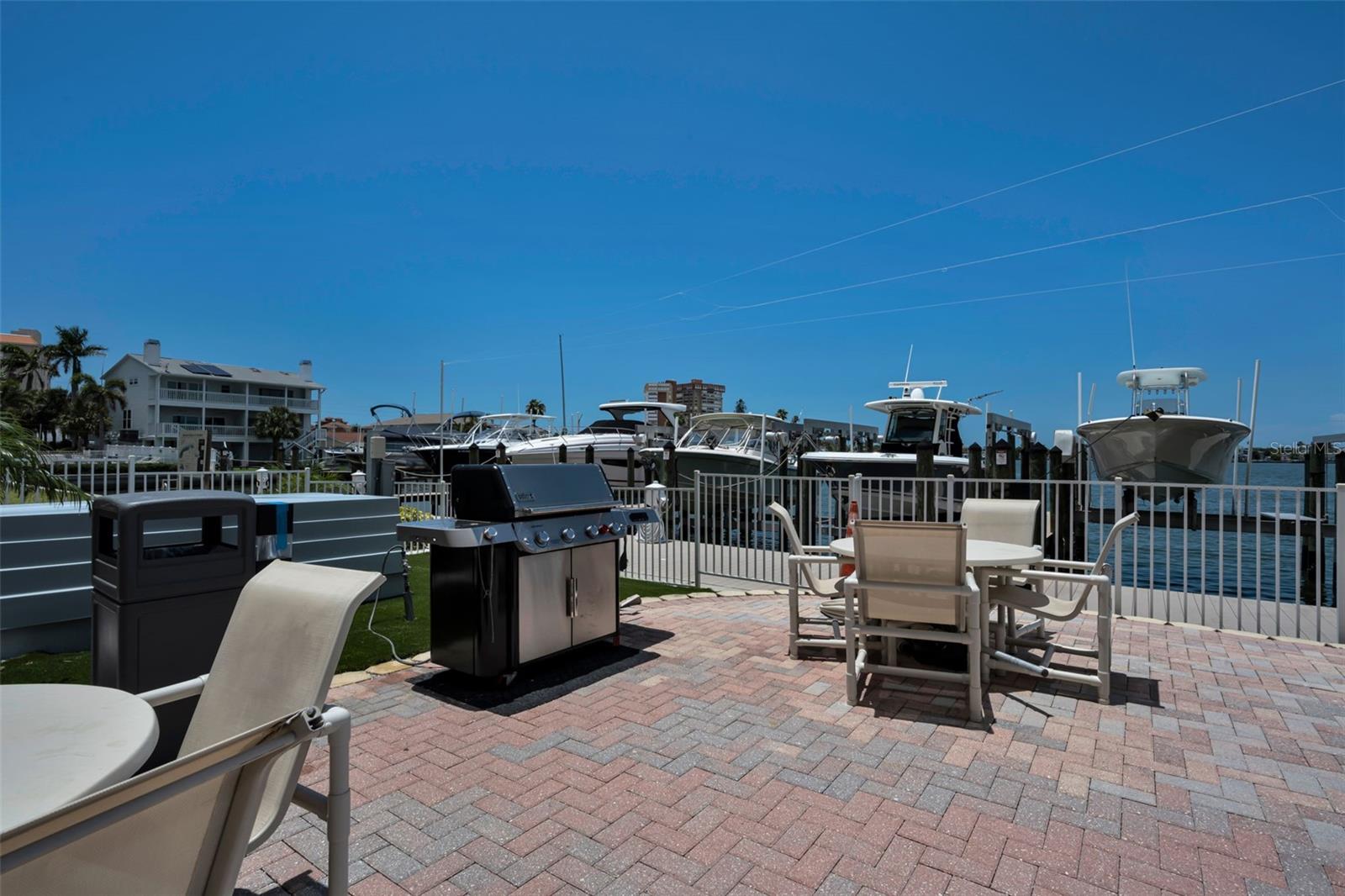 LAS FLORES CONDO - Residential
