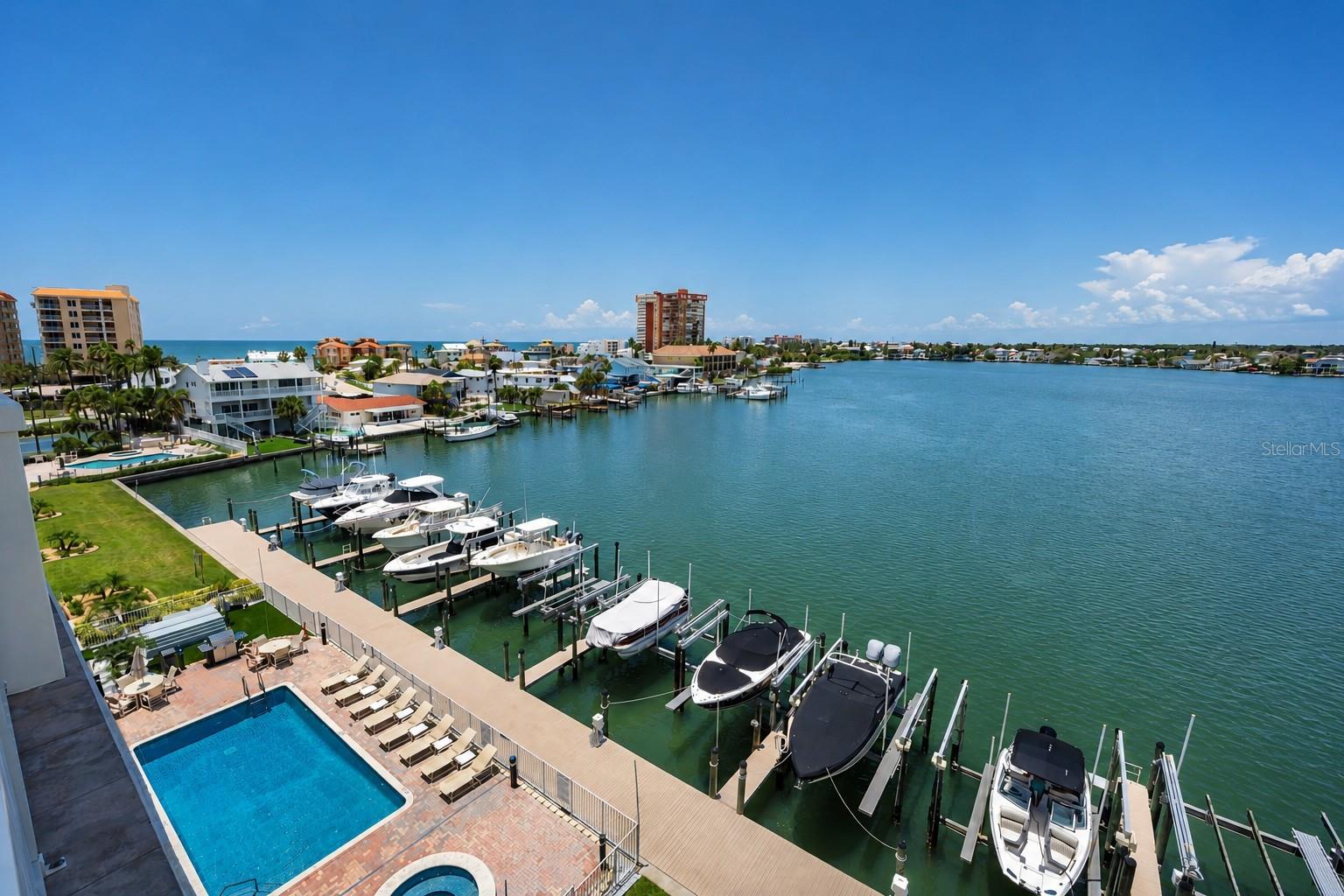 LAS FLORES CONDO - Residential