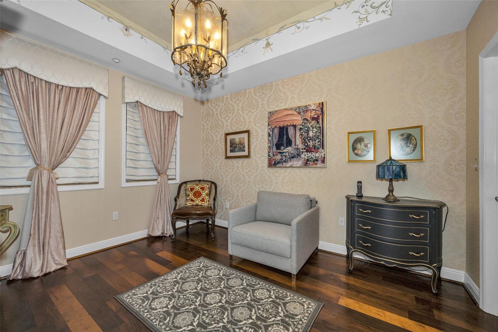 LAS FLORES CONDO - Residential