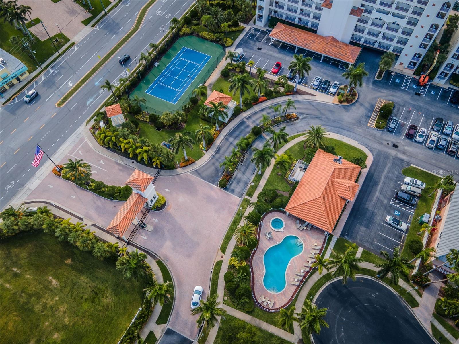 LAS FLORES CONDO - Residential