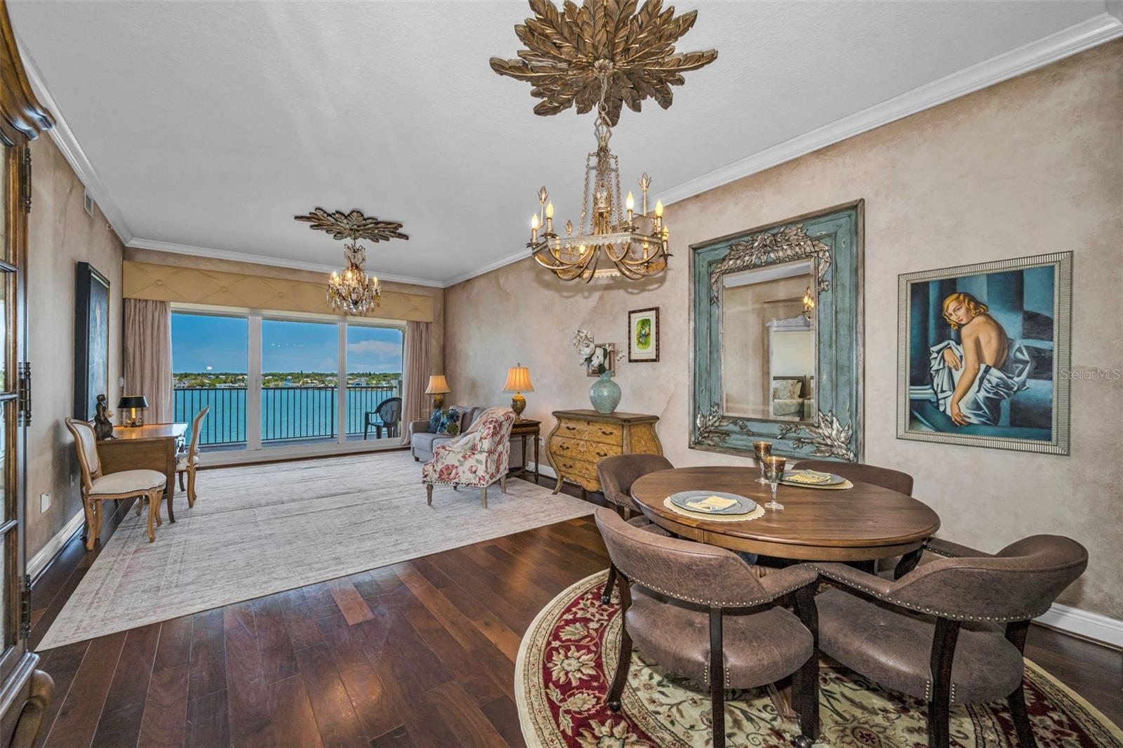 LAS FLORES CONDO - Residential