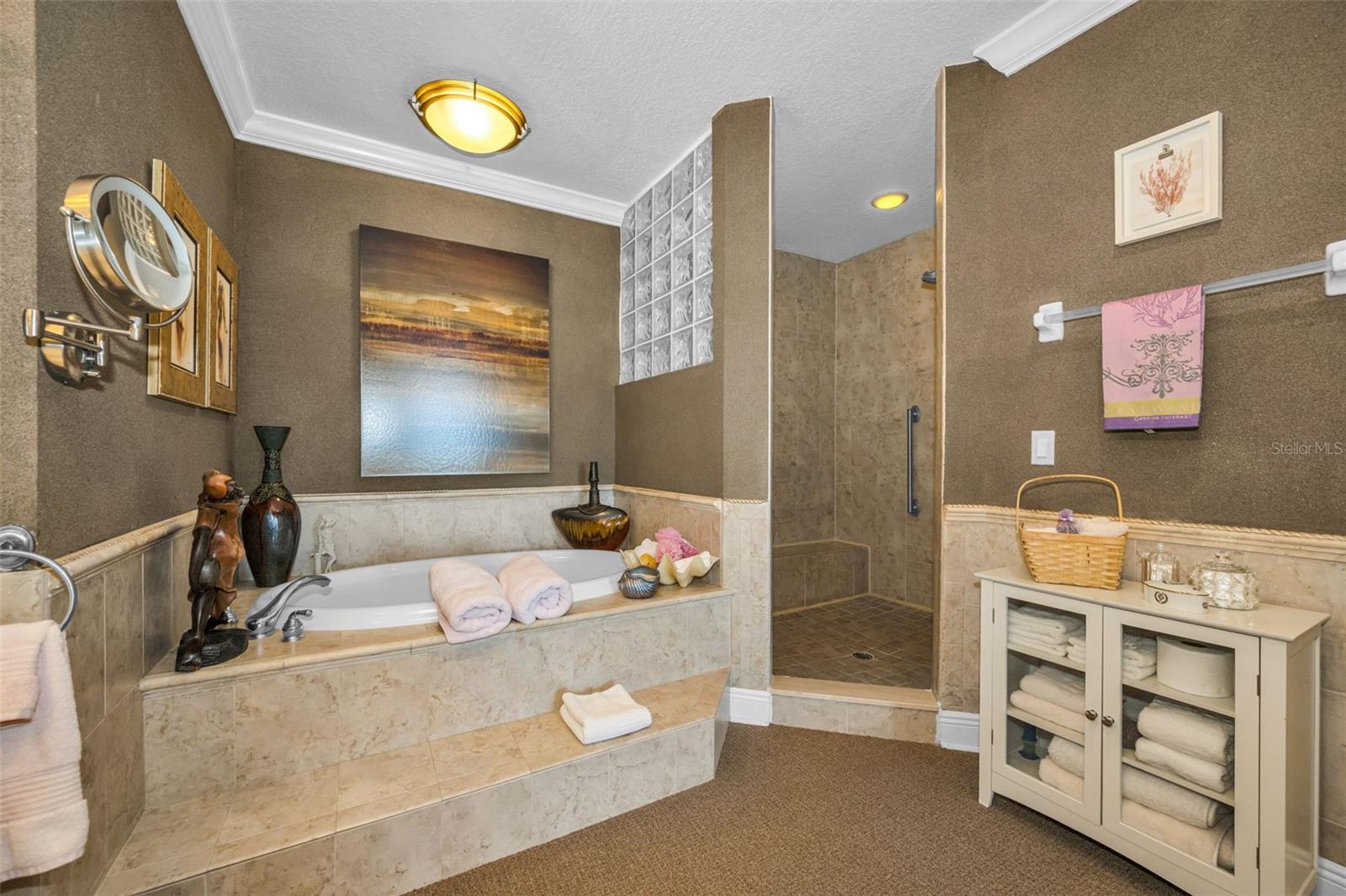 LAS FLORES CONDO - Residential