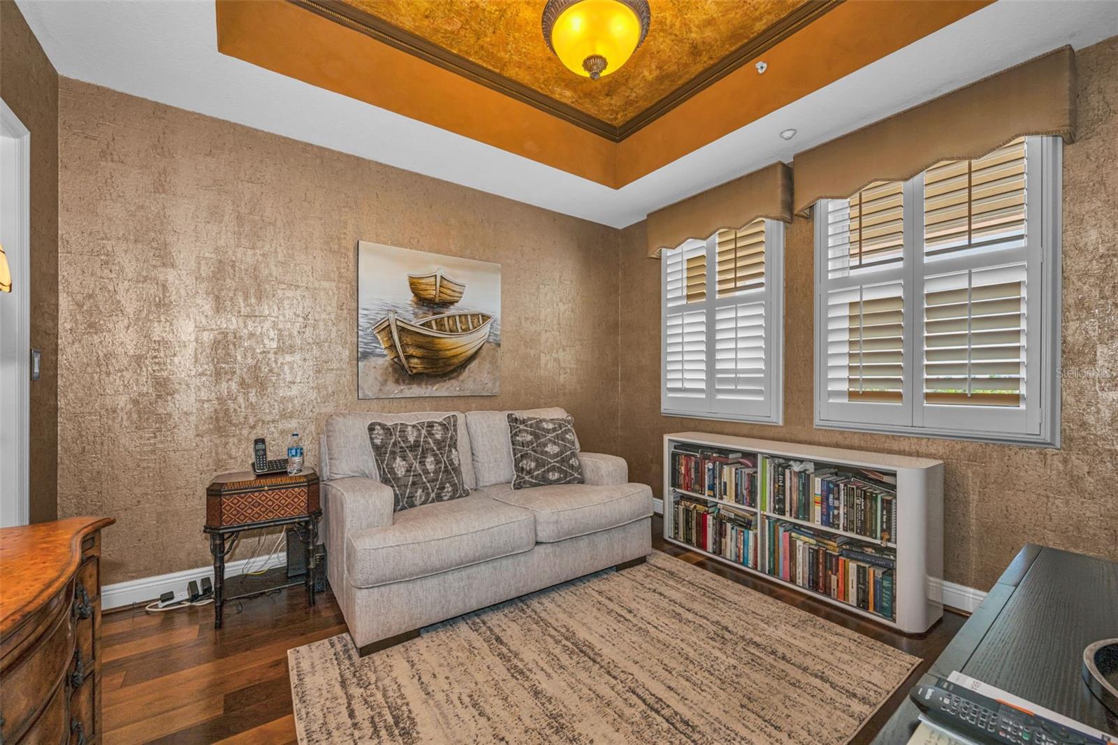 LAS FLORES CONDO - Residential