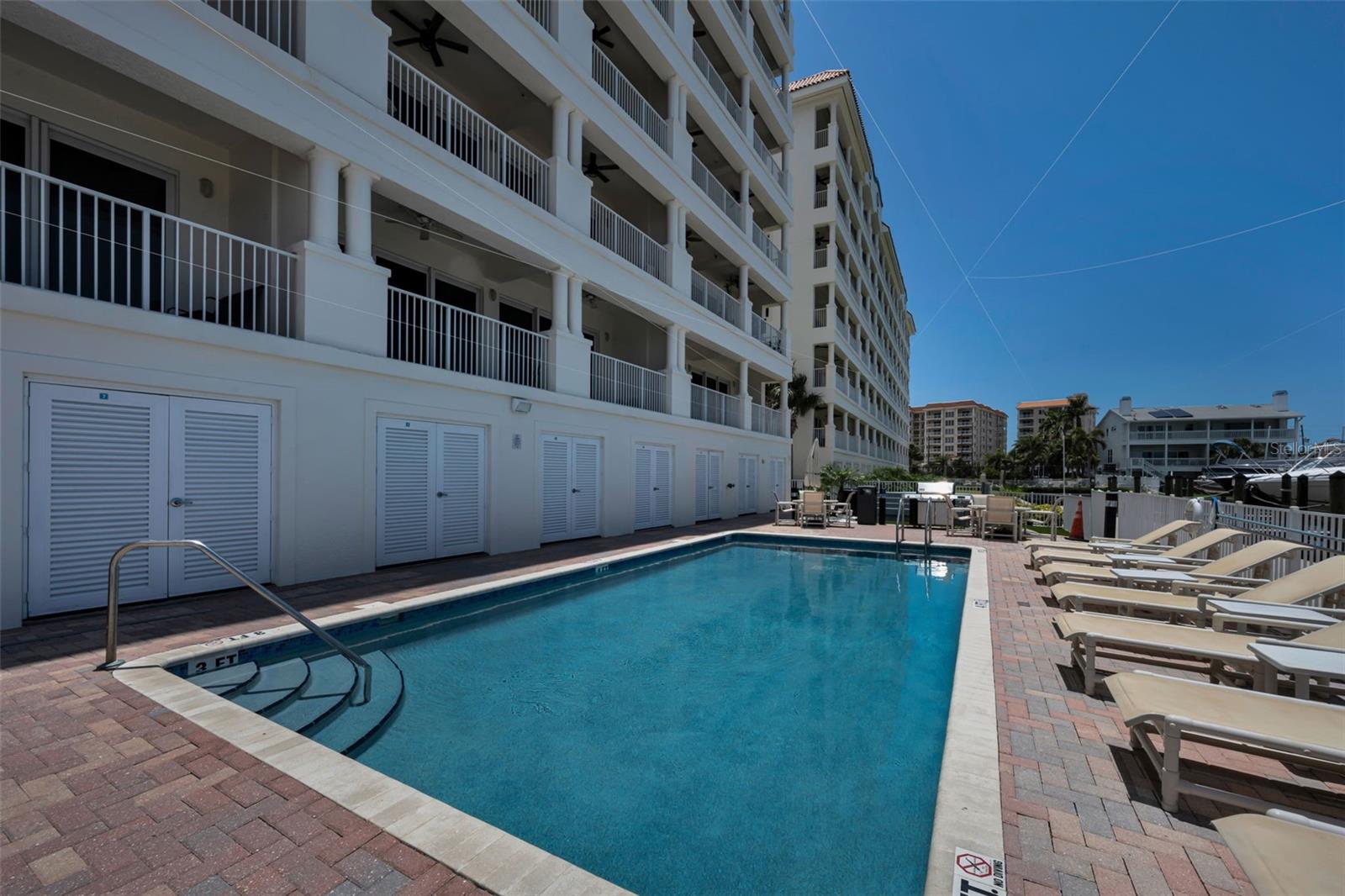 LAS FLORES CONDO - Residential