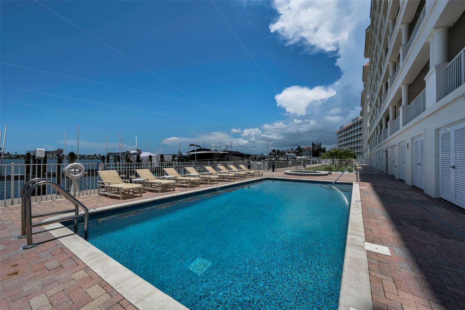 LAS FLORES CONDO - Residential