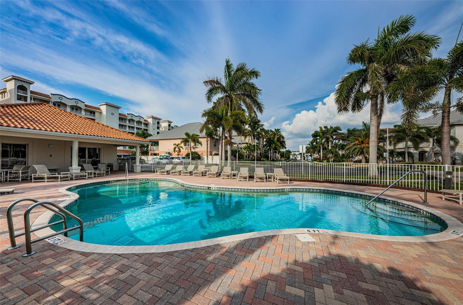 LAS FLORES CONDO - Residential