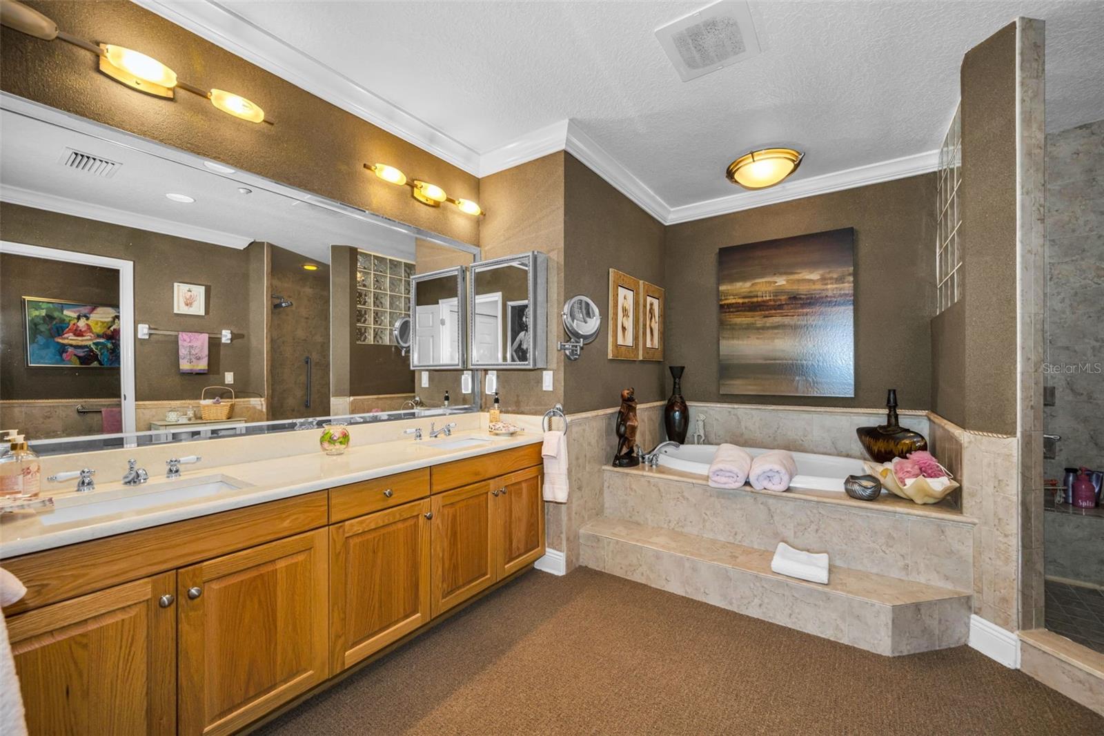LAS FLORES CONDO - Residential