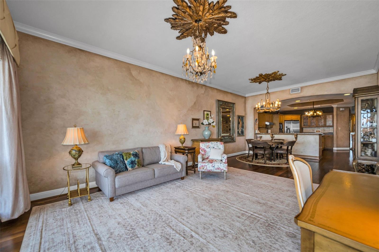LAS FLORES CONDO - Residential