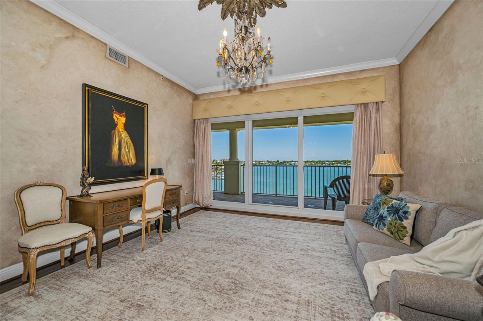 LAS FLORES CONDO - Residential