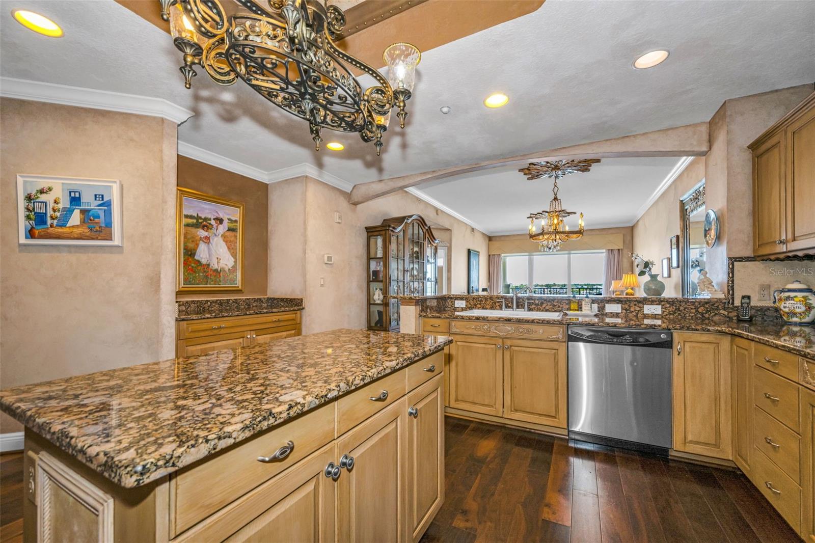 LAS FLORES CONDO - Residential