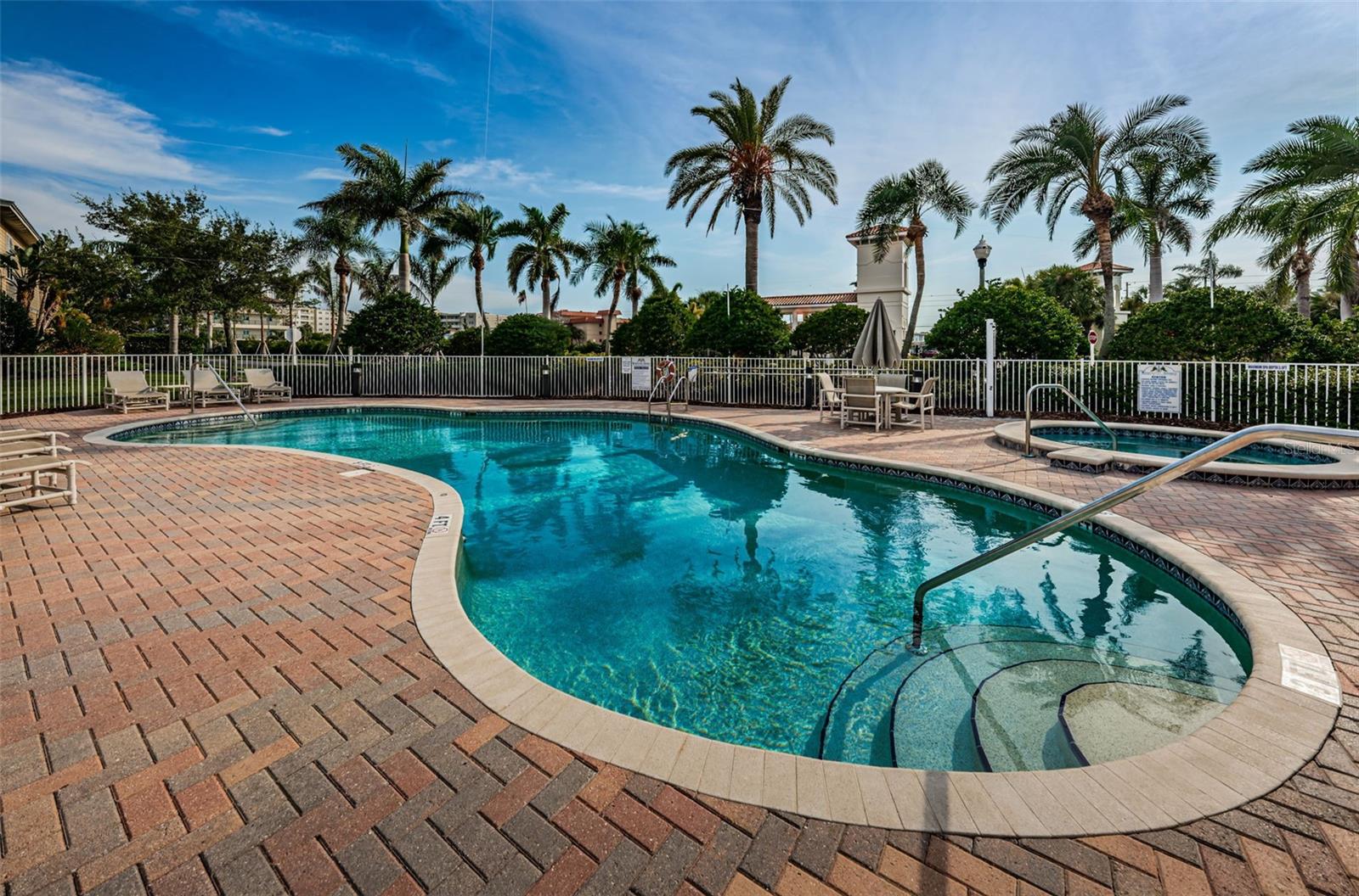 LAS FLORES CONDO - Residential