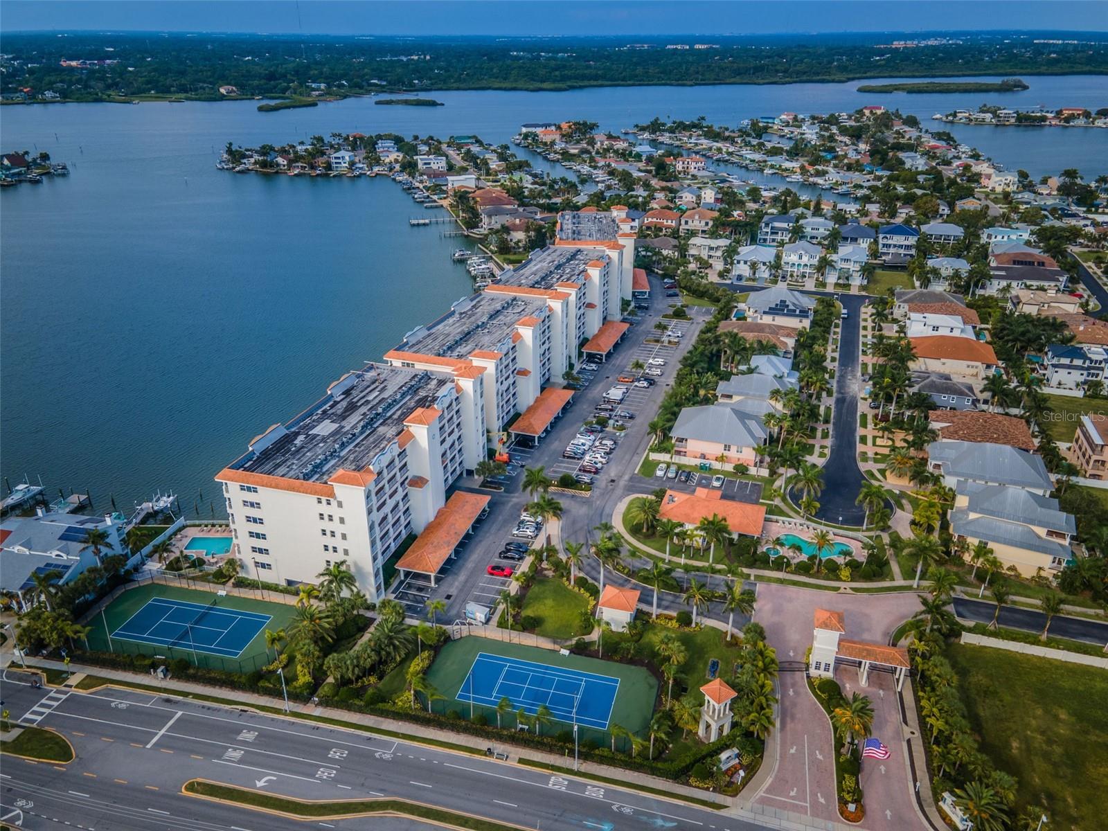 LAS FLORES CONDO - Residential
