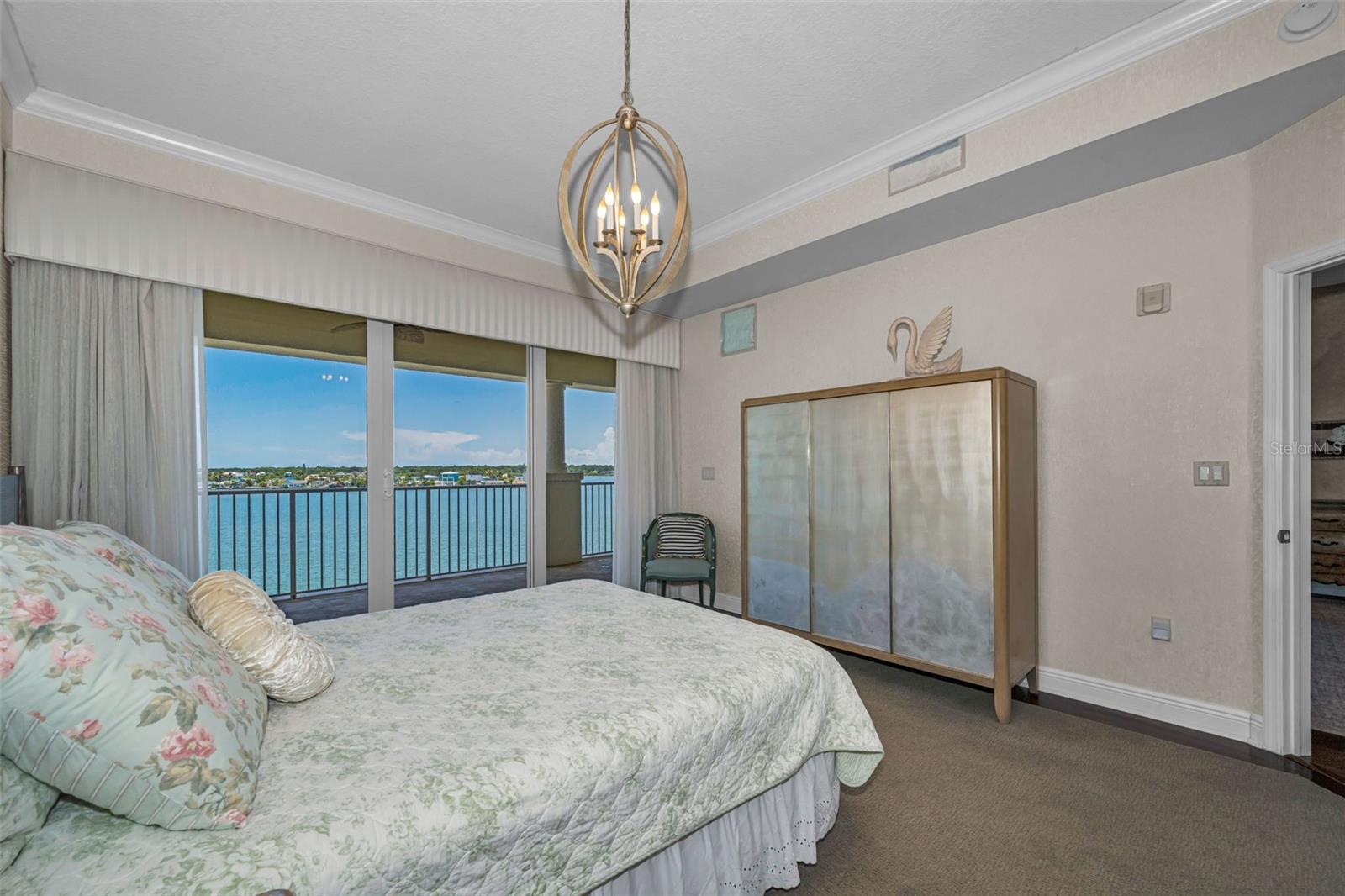 LAS FLORES CONDO - Residential