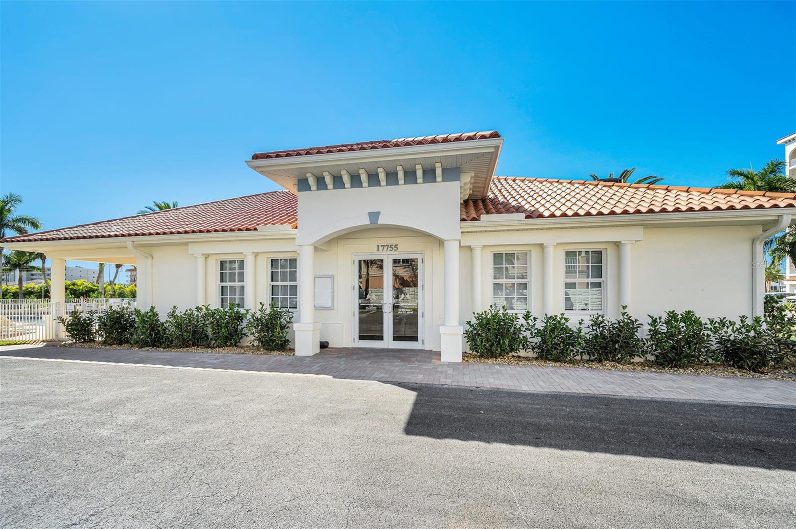 LAS FLORES CONDO - Residential