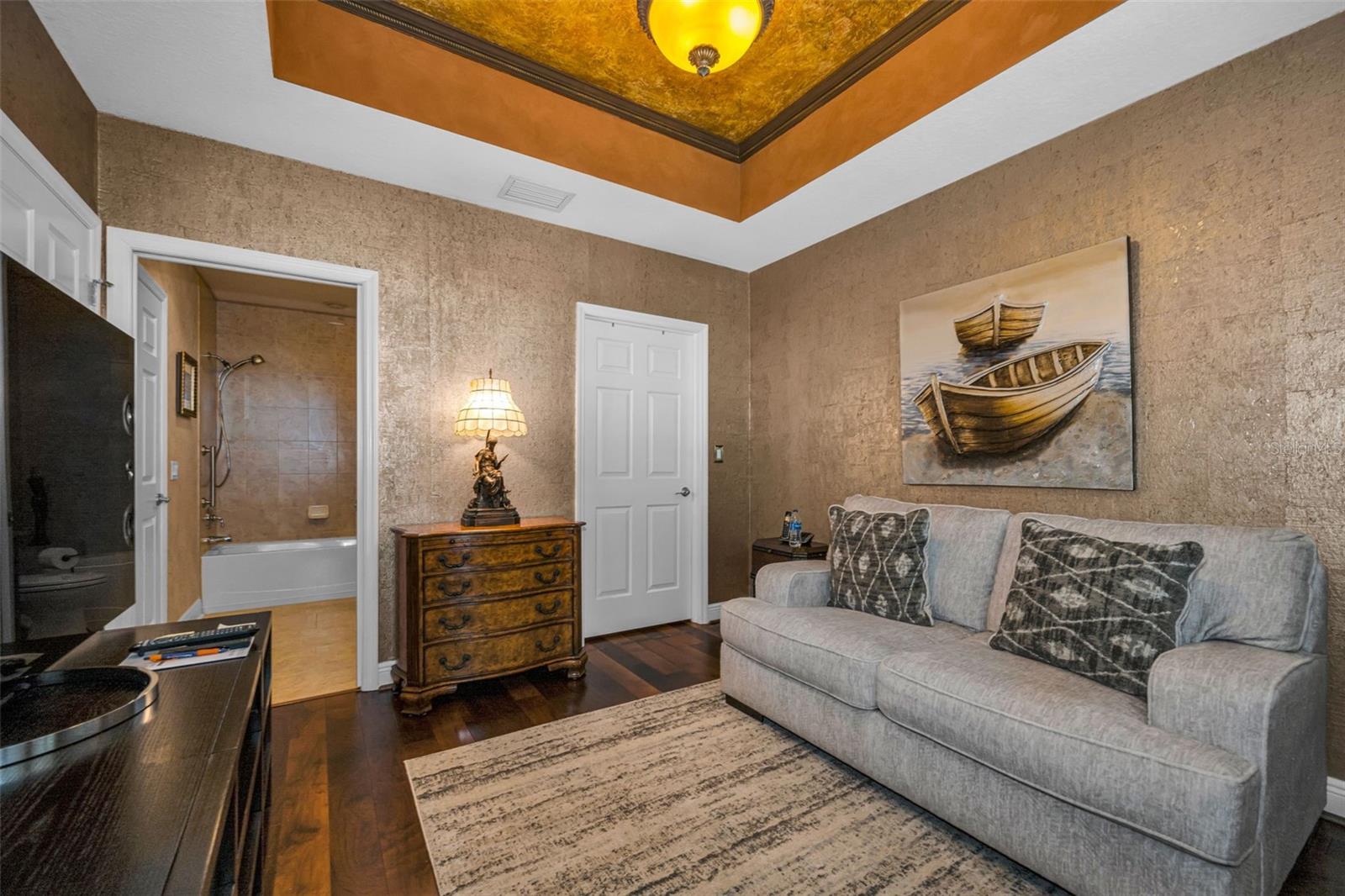 LAS FLORES CONDO - Residential