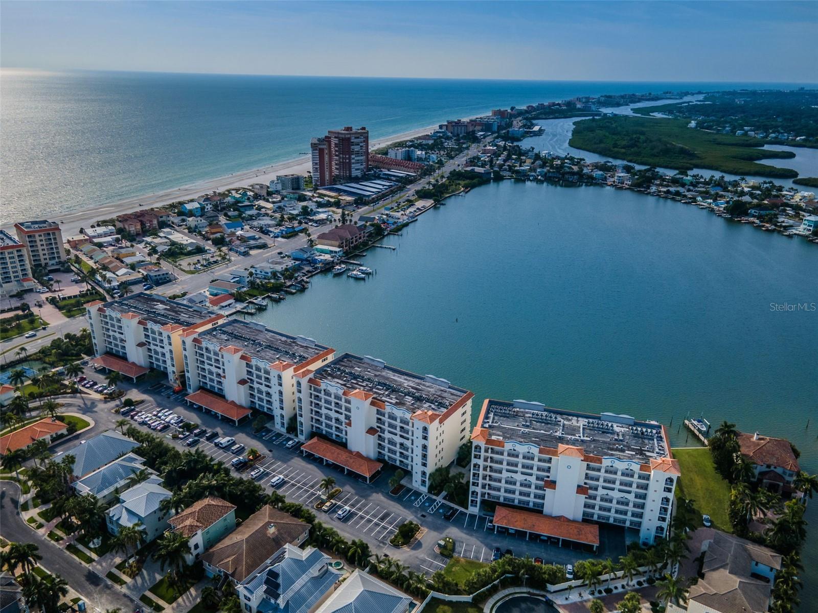 LAS FLORES CONDO - Residential