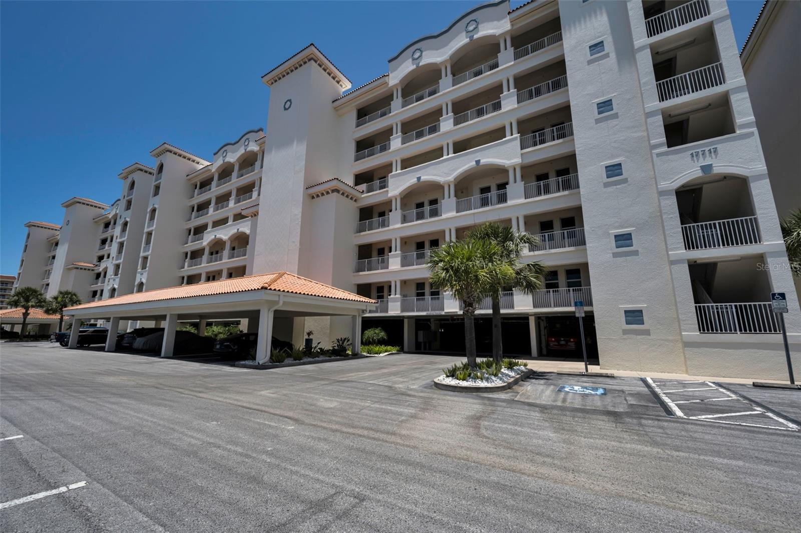LAS FLORES CONDO - Residential