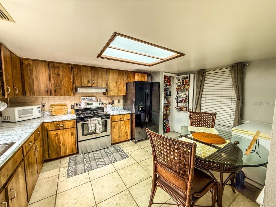 WHISPERING OAKS - Residential Lease