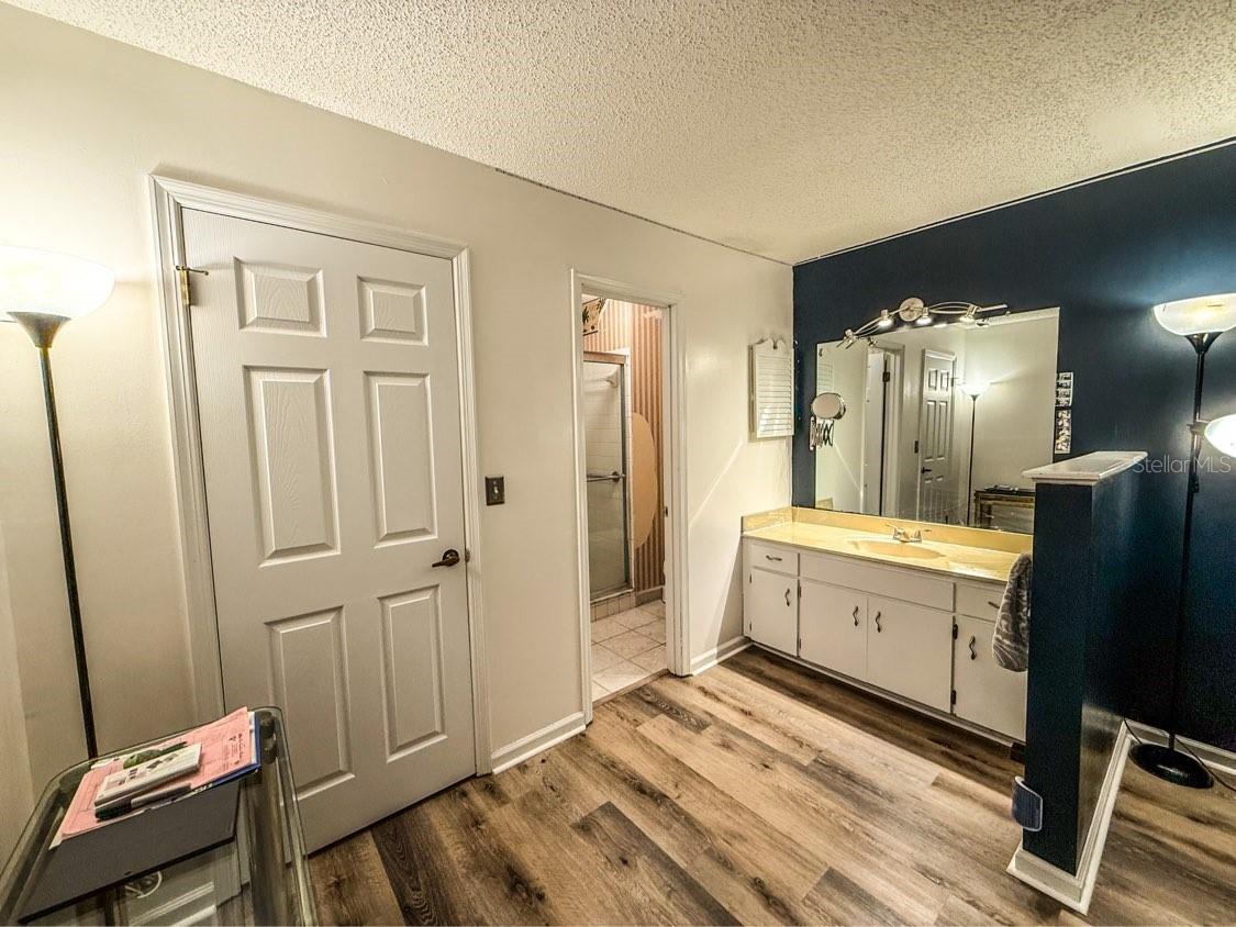 WHISPERING OAKS - Residential Lease