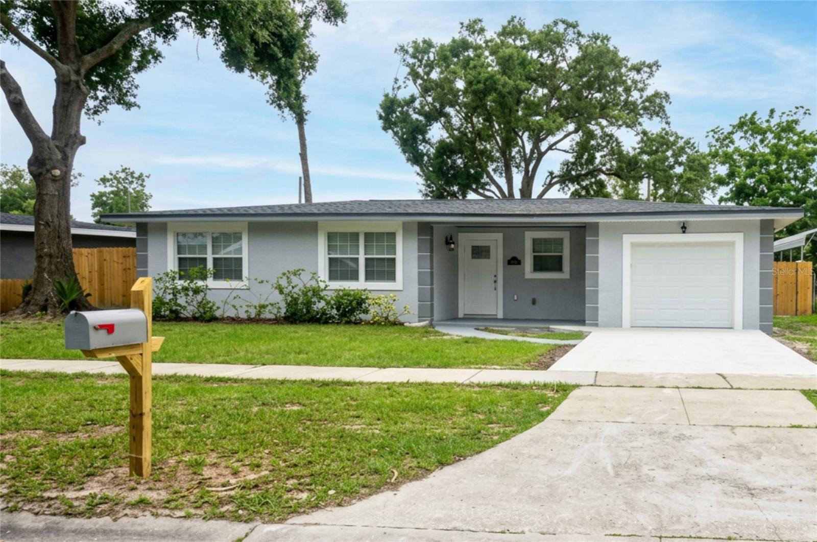 DEL RIO ESTATES - Residential