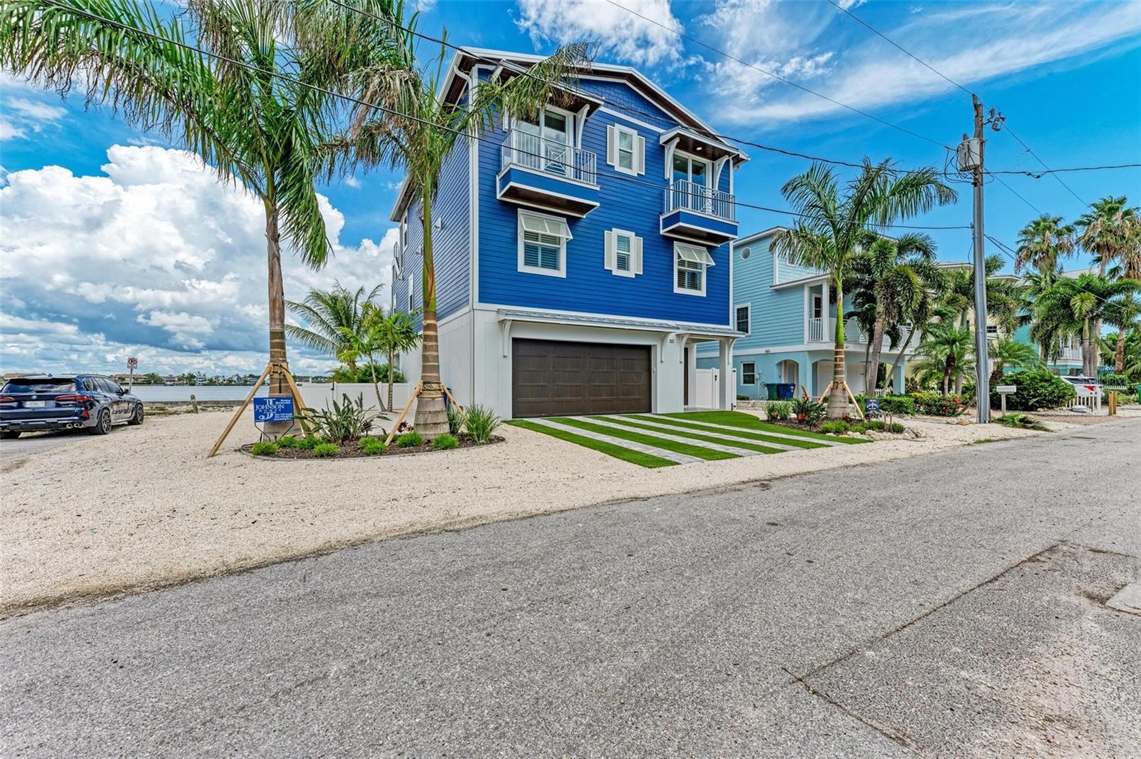 BAY MANOR - Residential