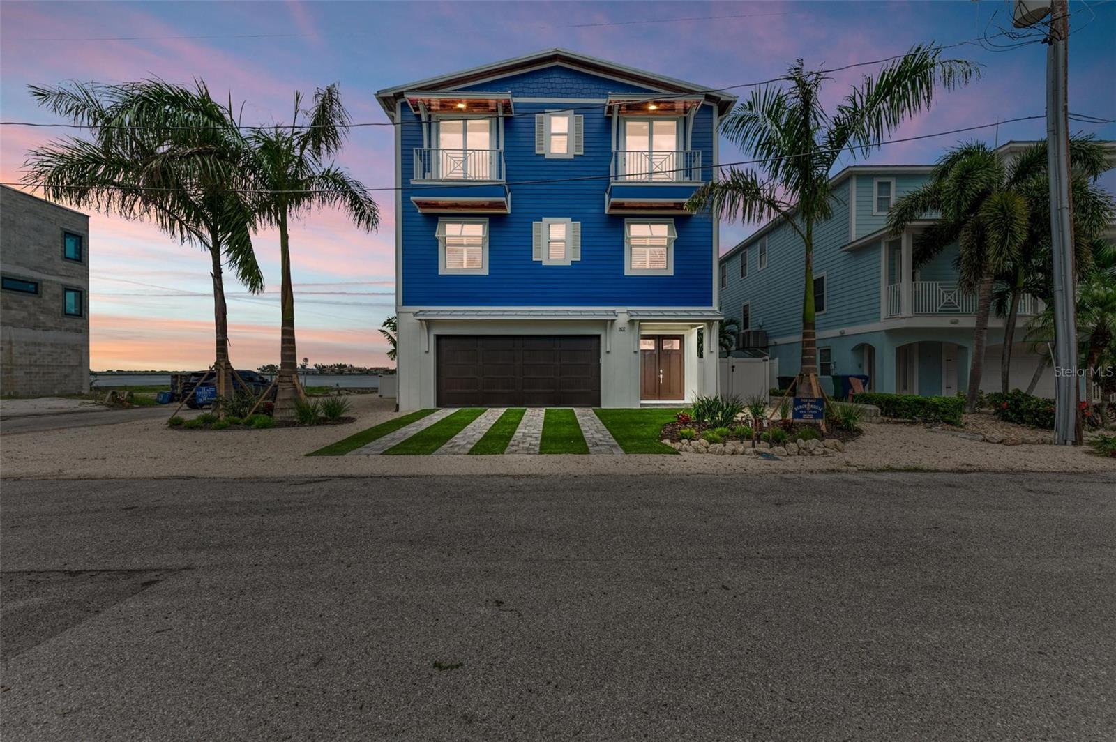 BAY MANOR - Residential