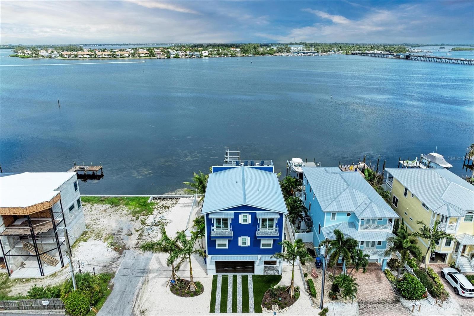 BAY MANOR - Residential