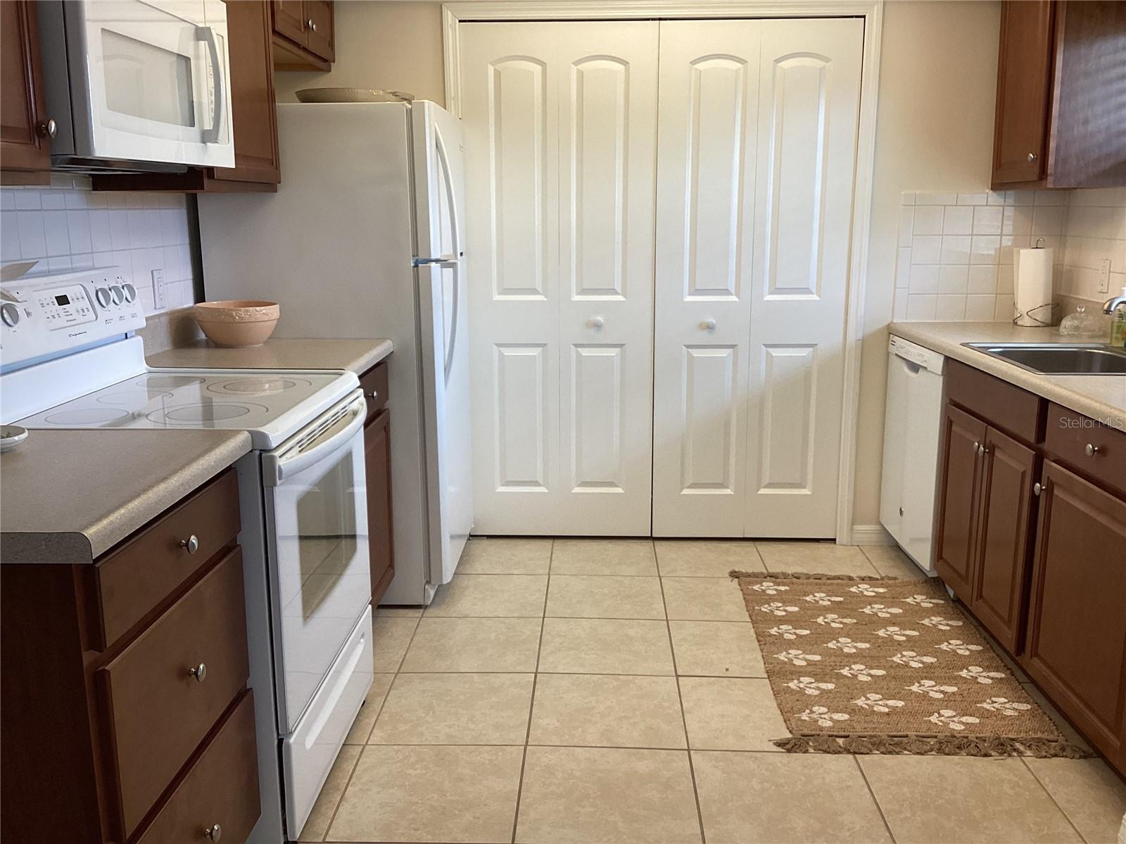 GREEN DOLPHIN PARK CONDO - Residential