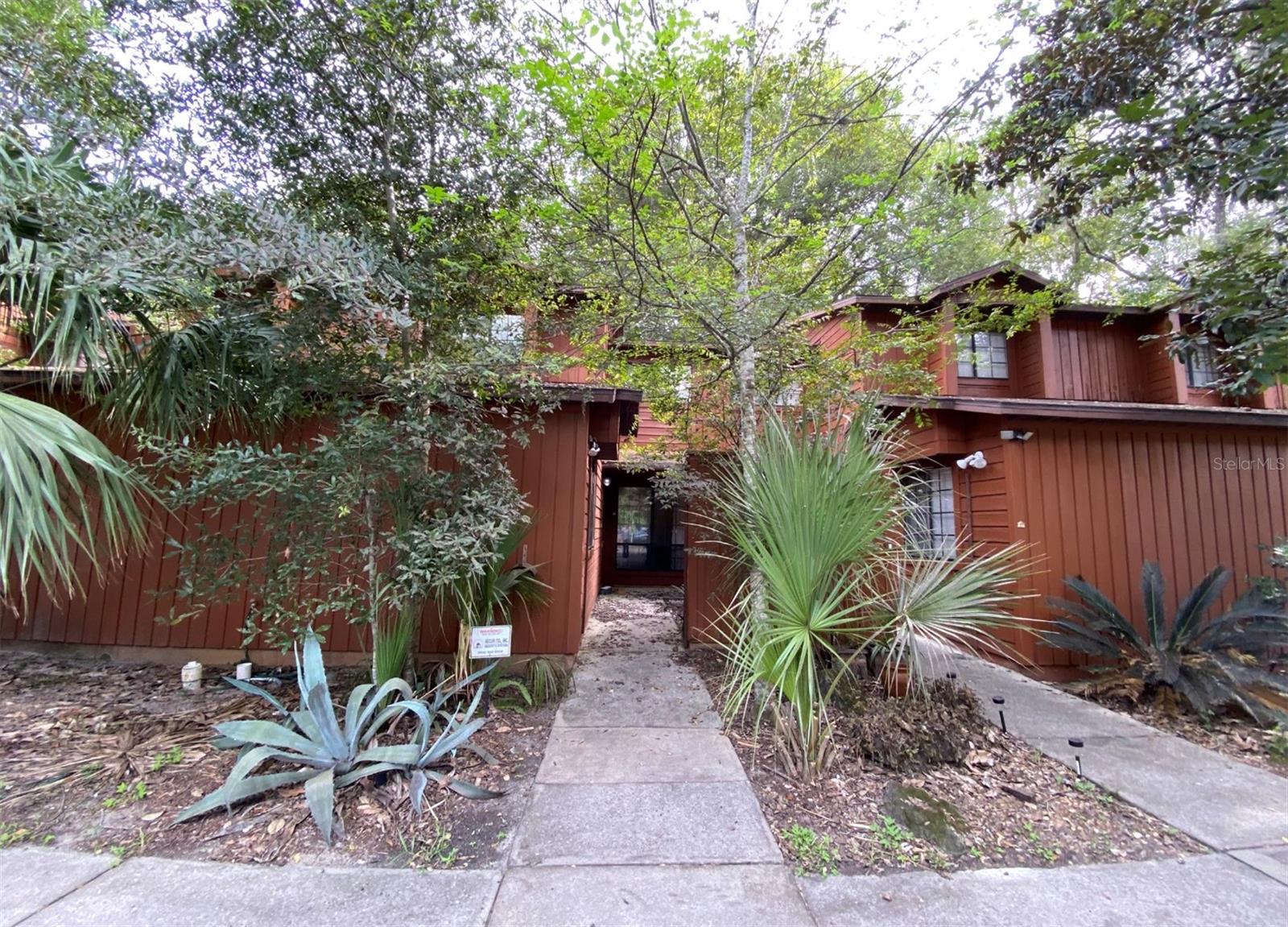Rockwood Villas is an affordable community, this 2 bedroom 2 bath town home offers 1106 sq. ft. of comfort. With the HOA fees already paid by the owner, you can enjoy the pool, landscaping and exterior maintenance worry-free.