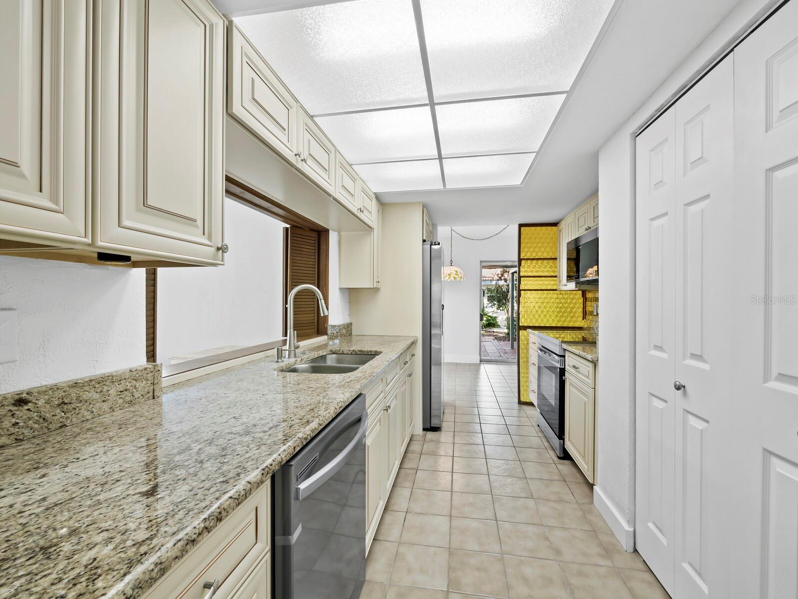 SIESTA ISLES - Residential